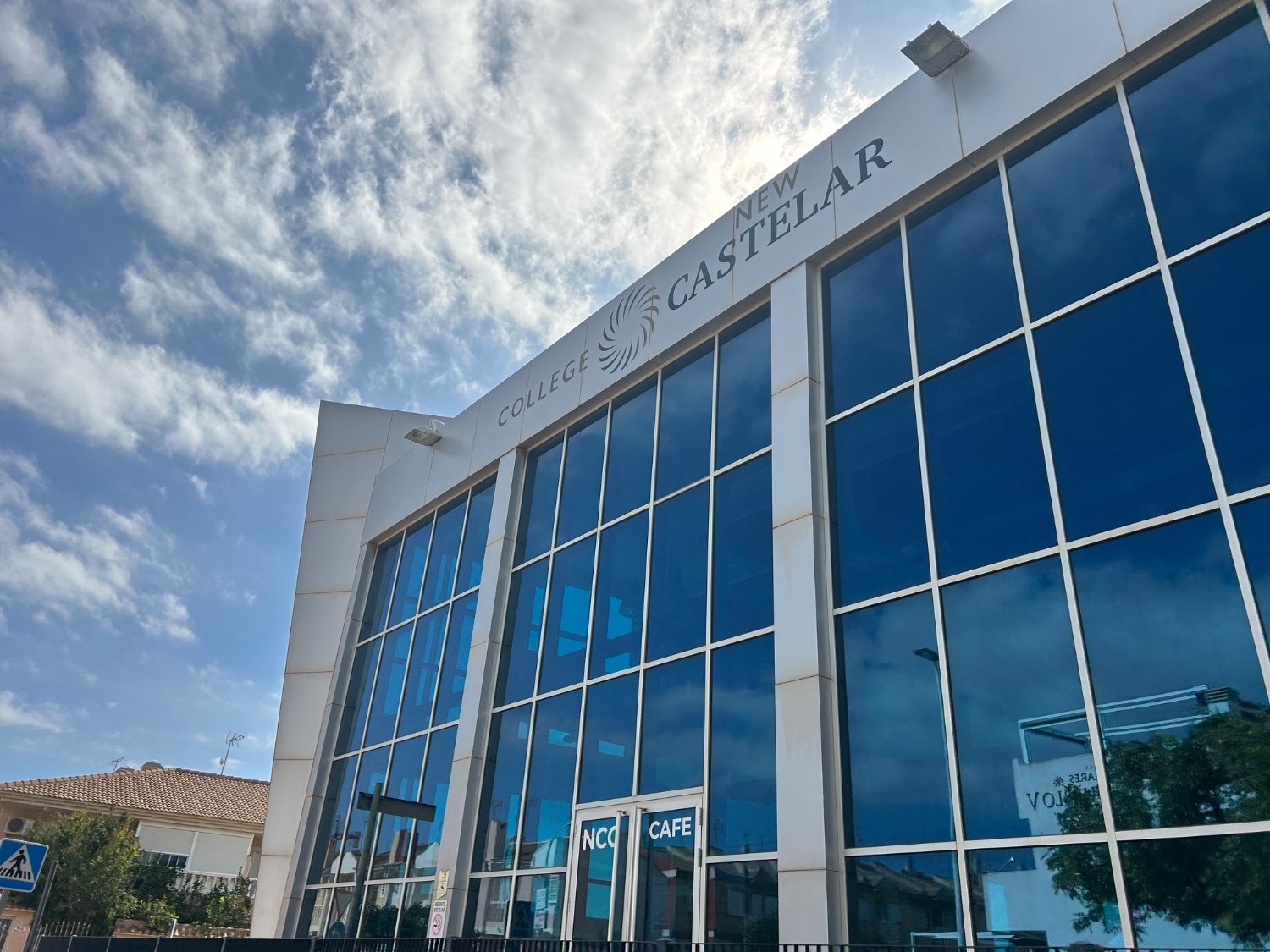 Vivienda de obra nueva con piscina lista para entrar a vivir 5 dormitorios en Lo Pagan ( san Pedro del pinatar )