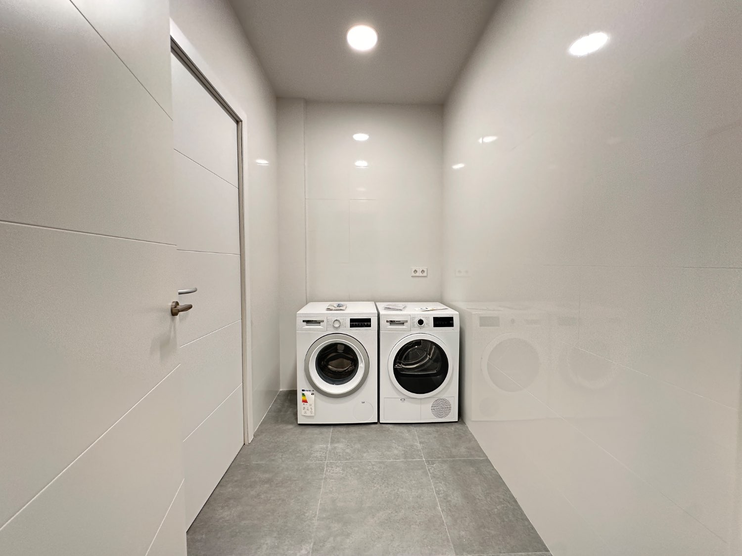 Vivienda de obra nueva con piscina lista para entrar a vivir 5 dormitorios en Lo Pagan ( san Pedro del pinatar )