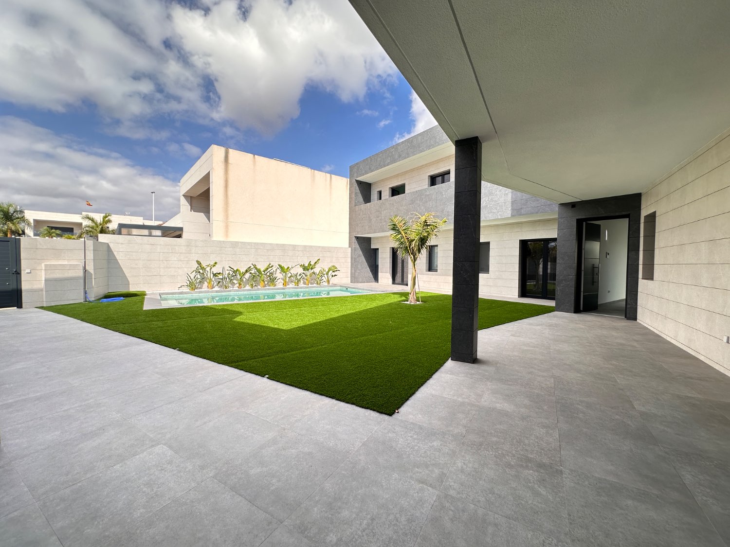 Vivienda de obra nueva con piscina lista para entrar a vivir 5 dormitorios en Lo Pagan ( san Pedro del pinatar )