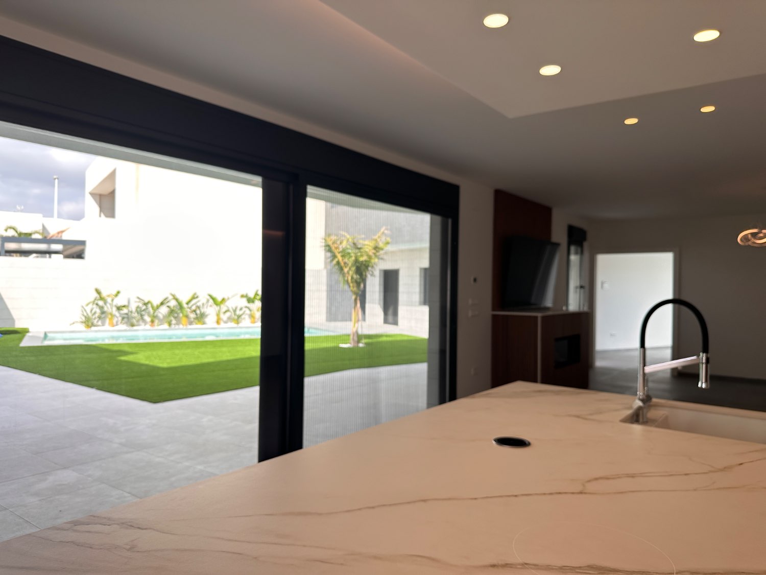 Vivienda de obra nueva con piscina lista para entrar a vivir 5 dormitorios en Lo Pagan ( san Pedro del pinatar )