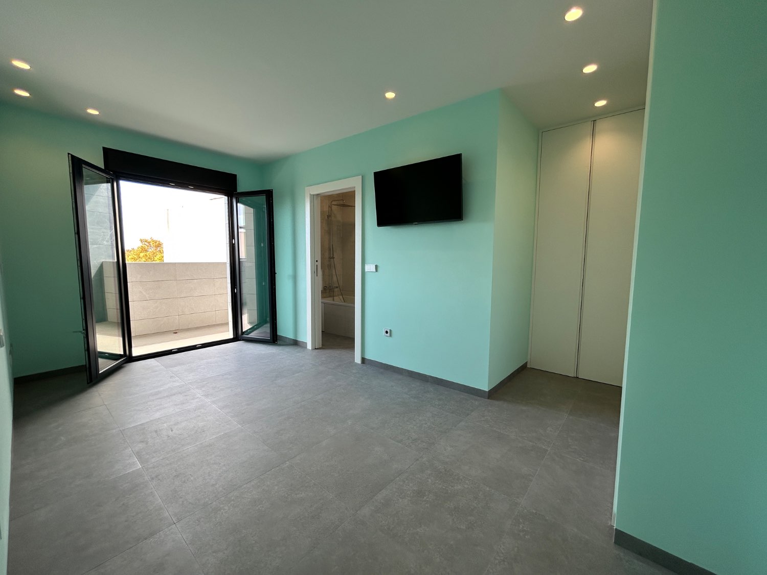 Vivienda de obra nueva con piscina lista para entrar a vivir 5 dormitorios en Lo Pagan ( san Pedro del pinatar )