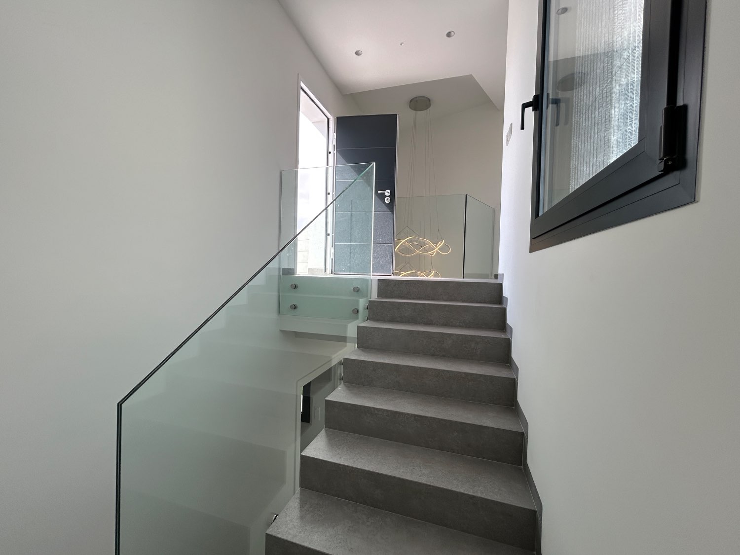 Vivienda de obra nueva con piscina lista para entrar a vivir 5 dormitorios en Lo Pagan ( san Pedro del pinatar )