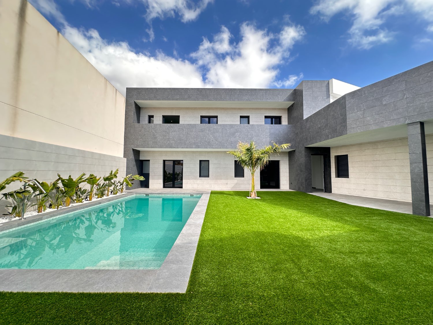 Vivienda de obra nueva con piscina lista para entrar a vivir 5 dormitorios en Lo Pagan ( san Pedro del pinatar )