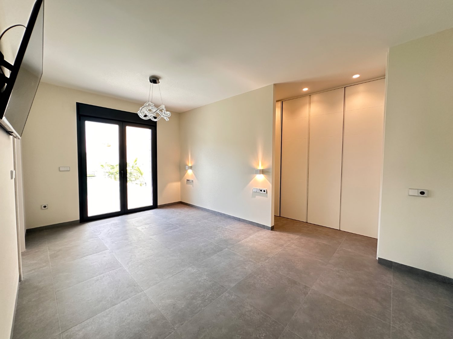 Vivienda de obra nueva con piscina lista para entrar a vivir 5 dormitorios en Lo Pagan ( san Pedro del pinatar )