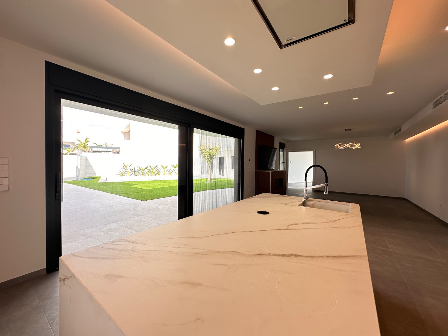 Vivienda de obra nueva con piscina lista para entrar a vivir 5 dormitorios en Lo Pagan ( san Pedro del pinatar )