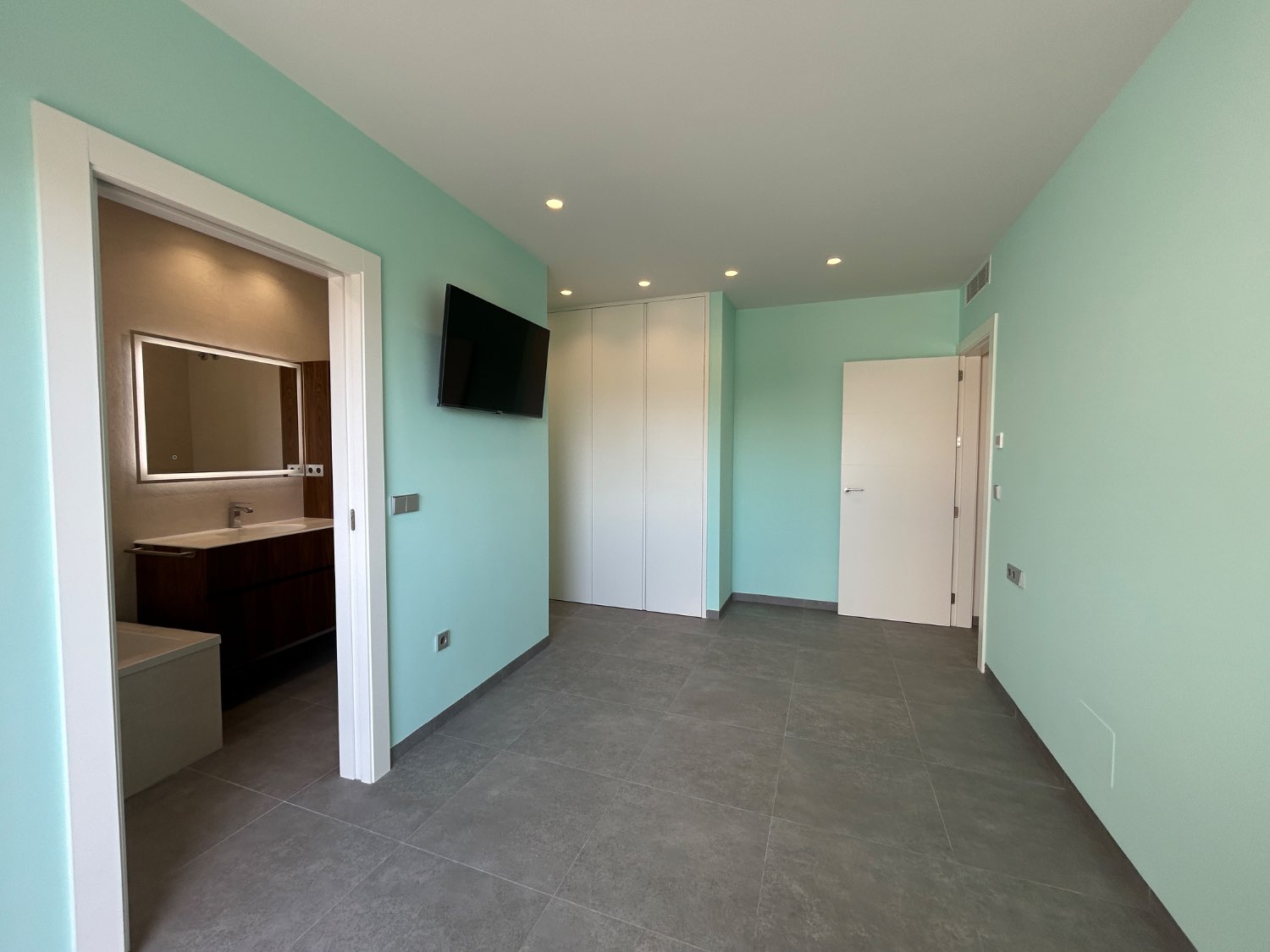 Vivienda de obra nueva con piscina lista para entrar a vivir 5 dormitorios en Lo Pagan ( san Pedro del pinatar )