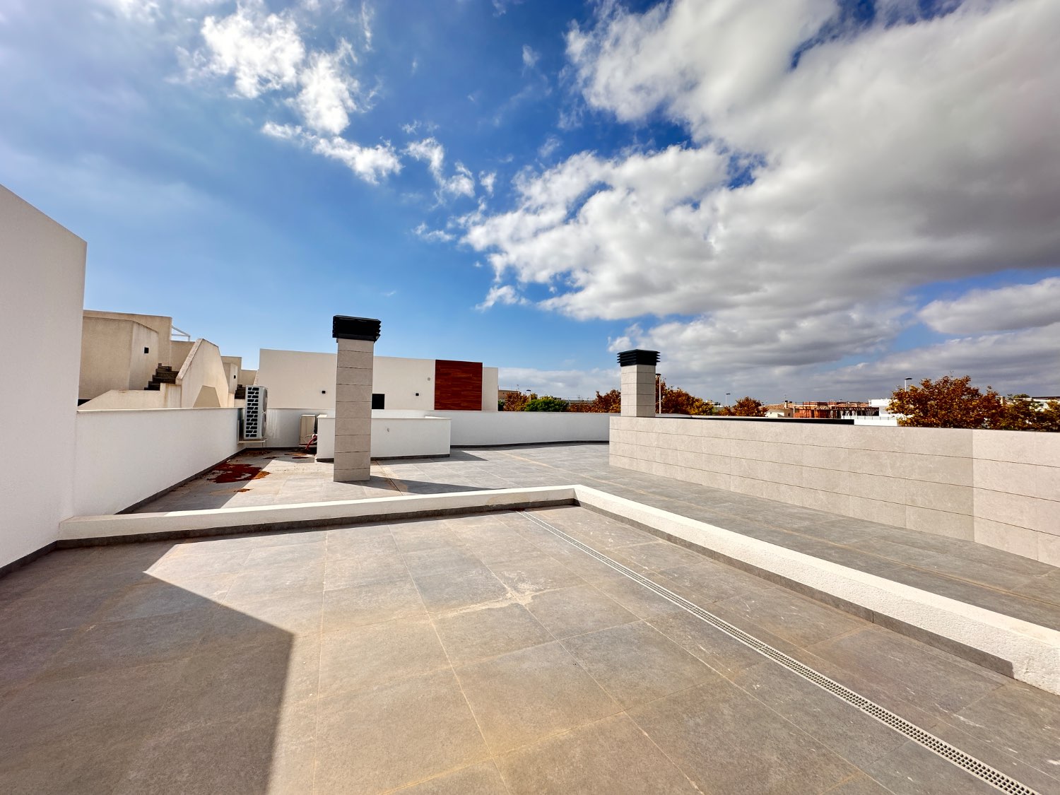Vivienda de obra nueva con piscina lista para entrar a vivir 5 dormitorios en Lo Pagan ( san Pedro del pinatar )