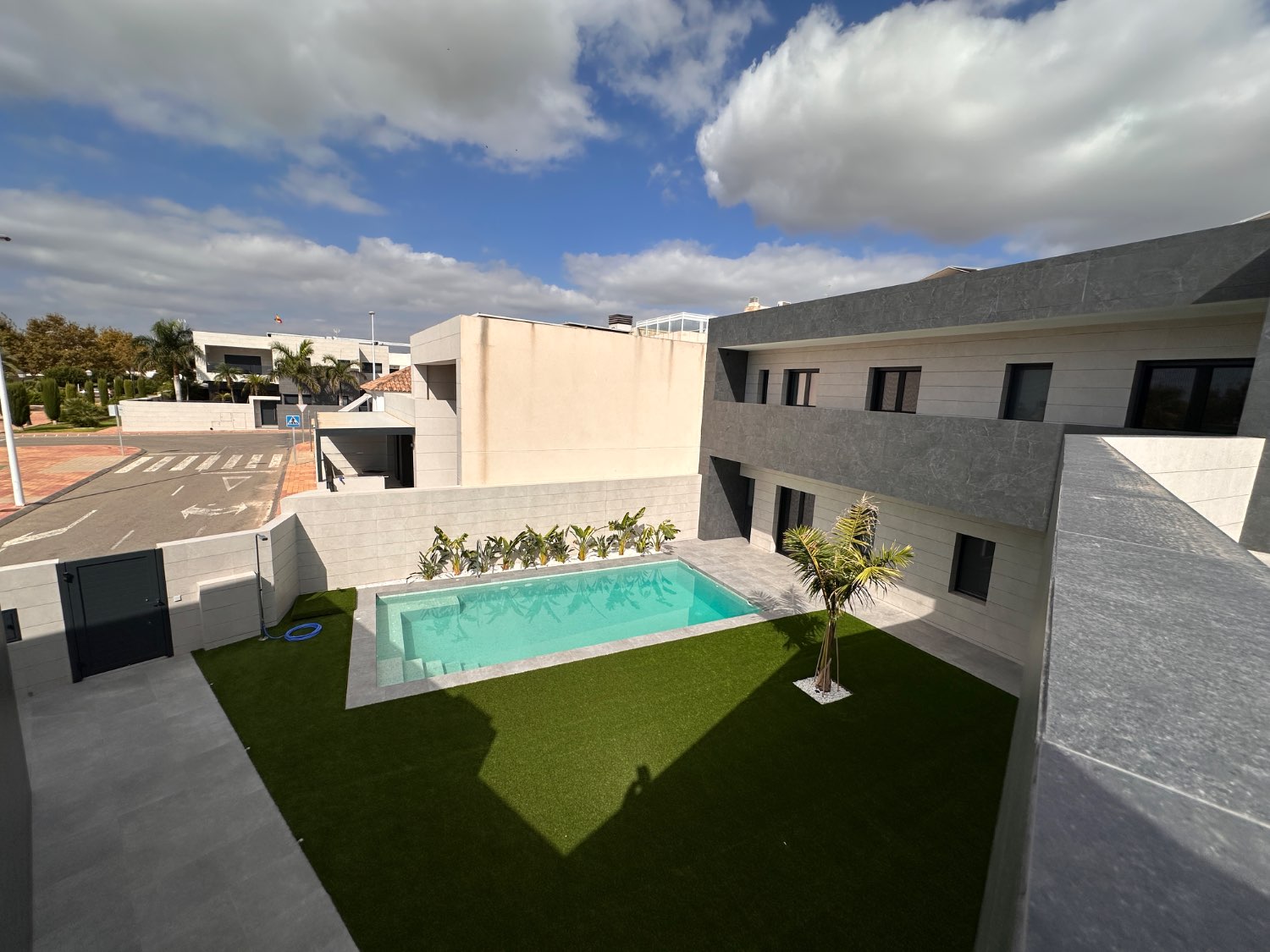 Vivienda de obra nueva con piscina lista para entrar a vivir 5 dormitorios en Lo Pagan ( san Pedro del pinatar )