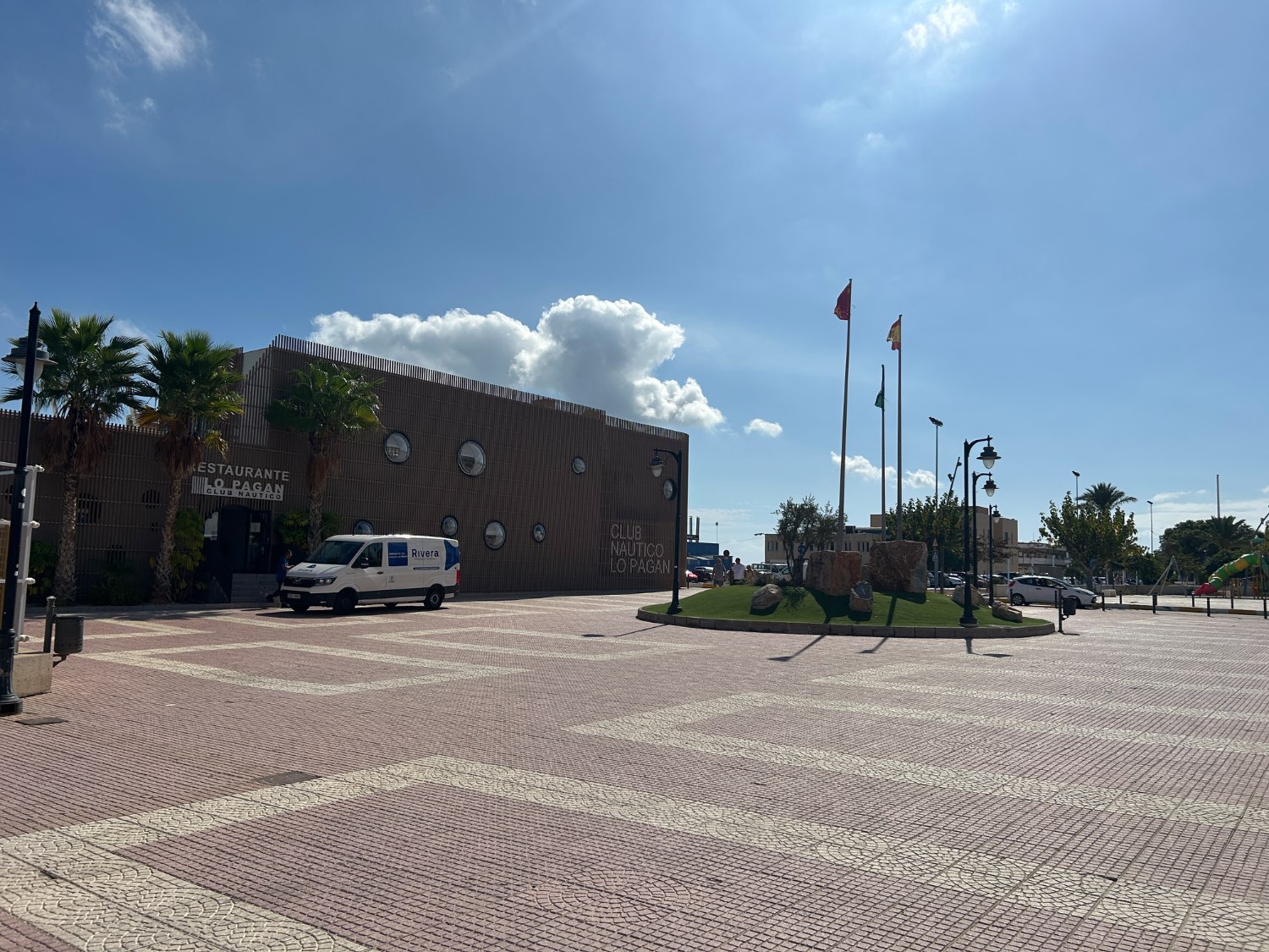 Vivienda de obra nueva con piscina lista para entrar a vivir 5 dormitorios en Lo Pagan ( san Pedro del pinatar )