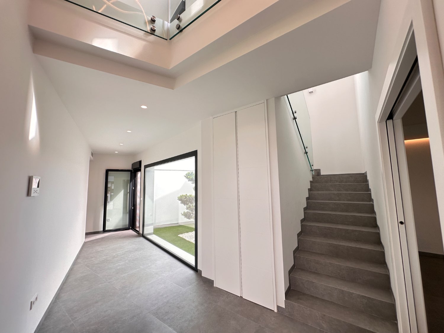 Vivienda de obra nueva con piscina lista para entrar a vivir 5 dormitorios en Lo Pagan ( san Pedro del pinatar )