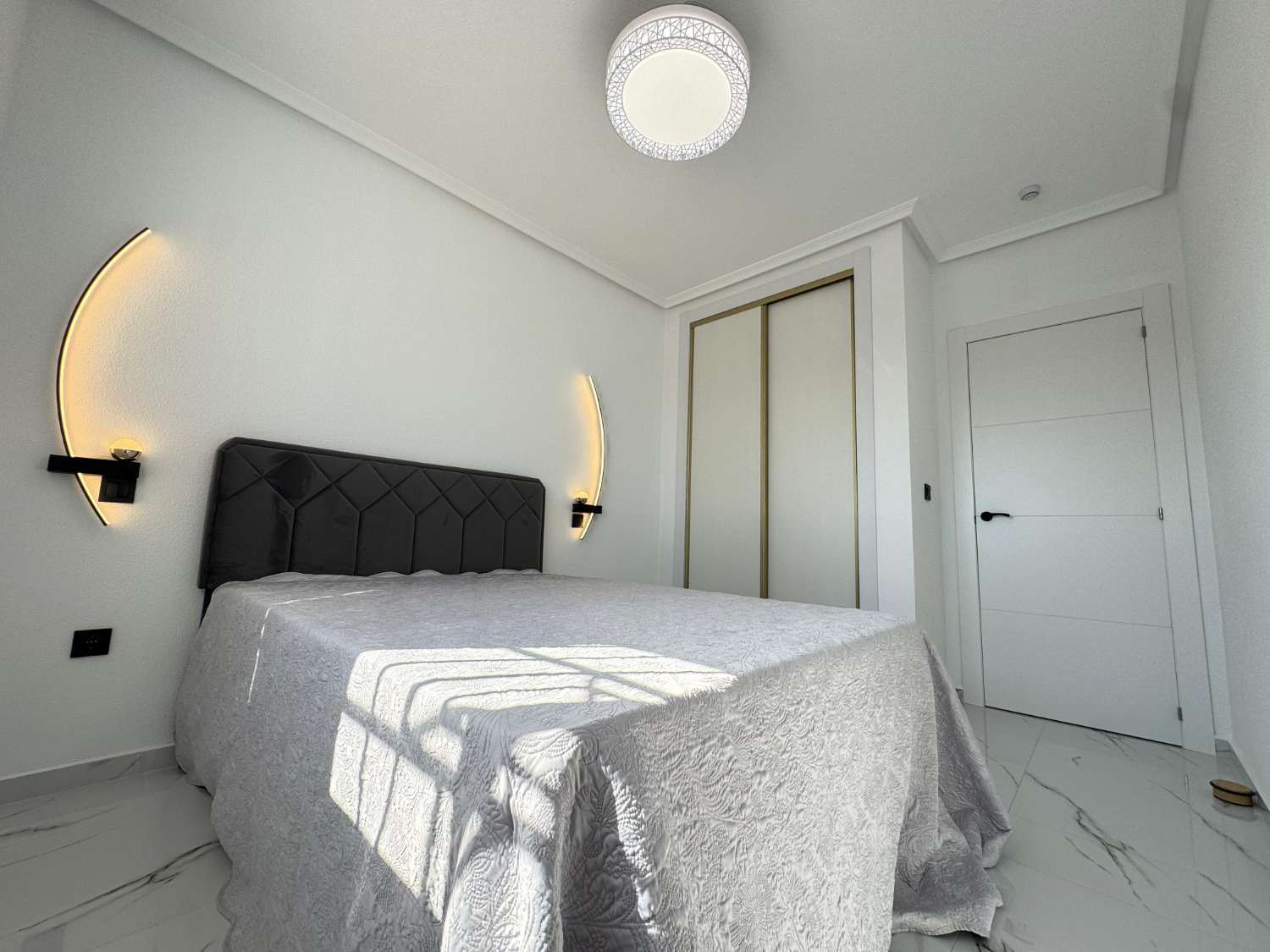 Apartamento reformado de 1 dormitorio en Zeniamar