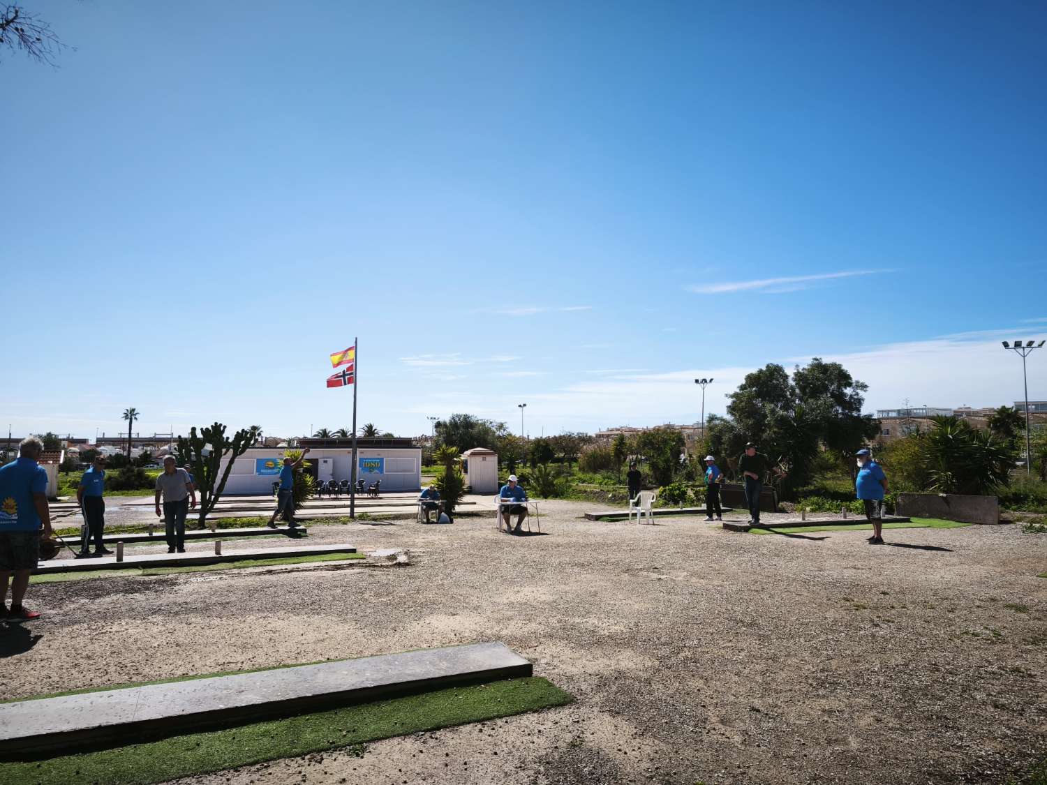 Bungalow de 2 dormitorios y 2 baños en una comunidad cerrada en Orihuela costa