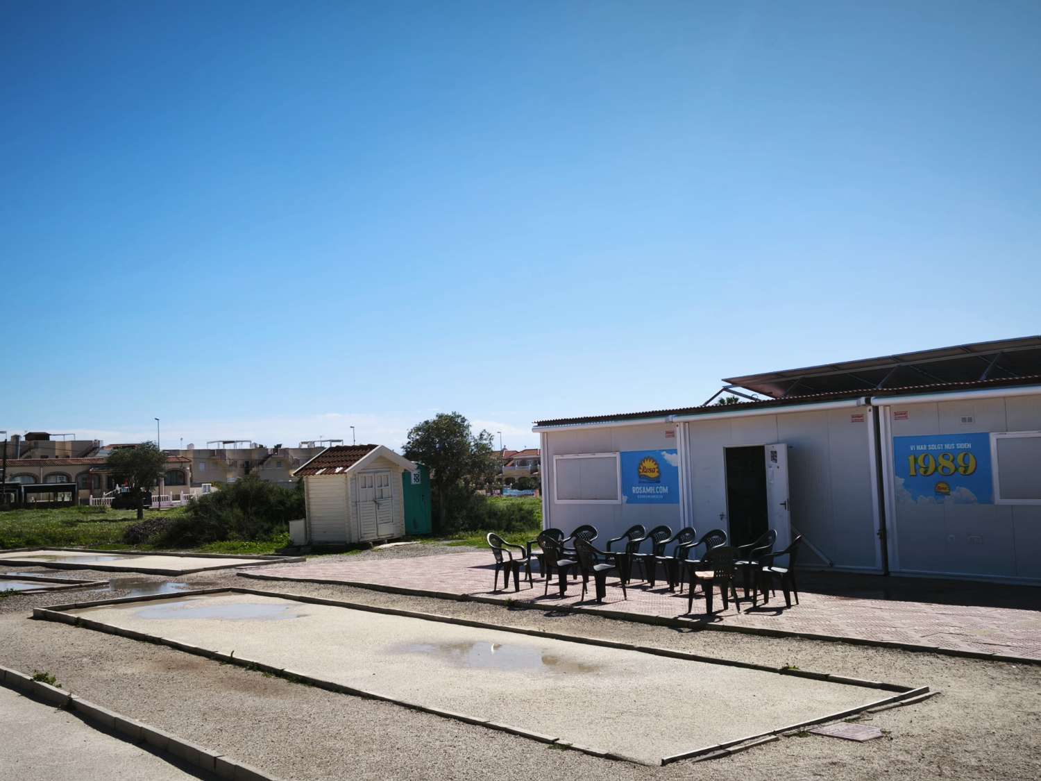 Bungalow de 2 dormitorios y 2 baños en una comunidad cerrada en Orihuela costa