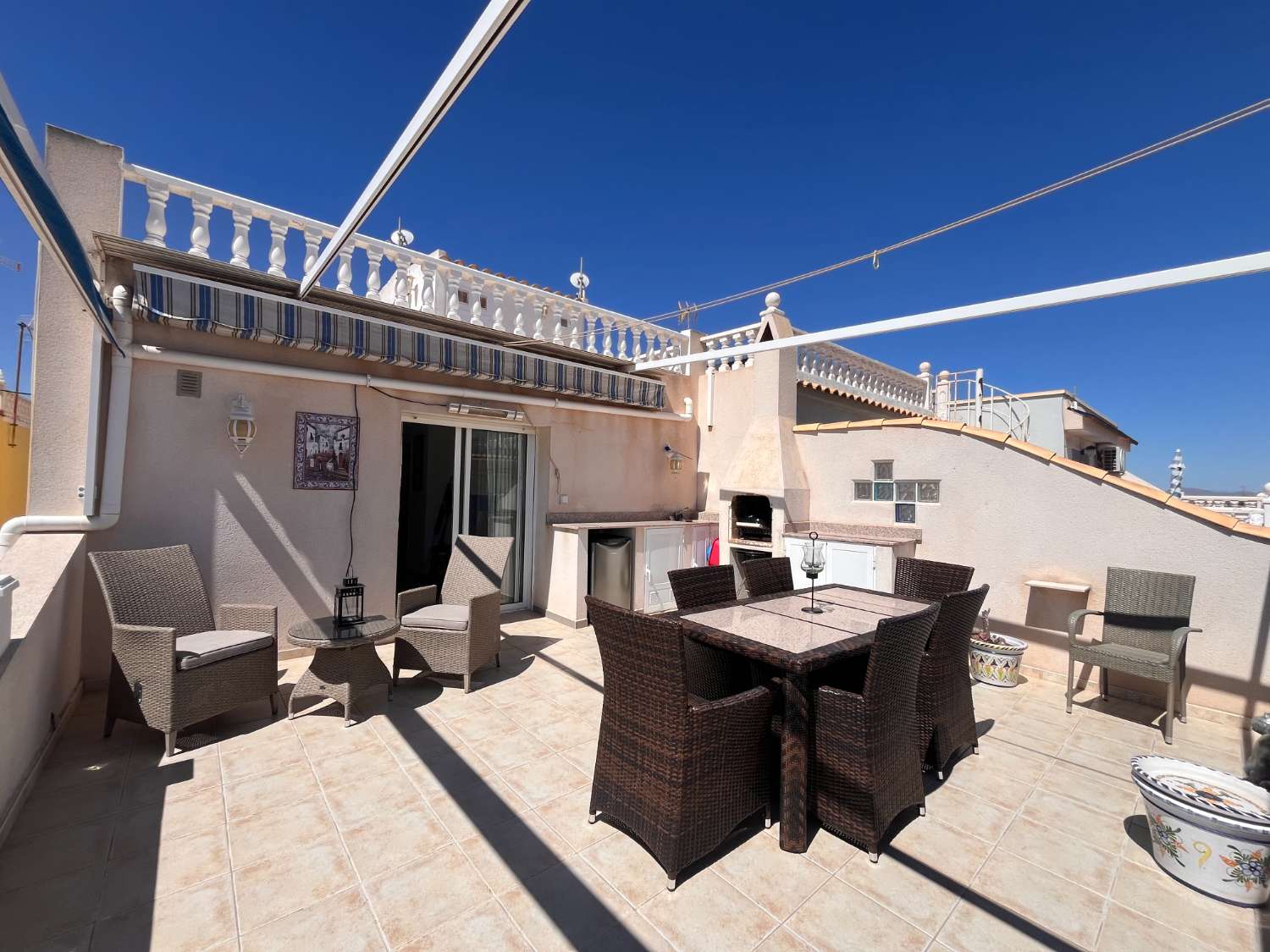 Bungalow de 2 dormitorios y 2 baños en una comunidad cerrada en Orihuela costa