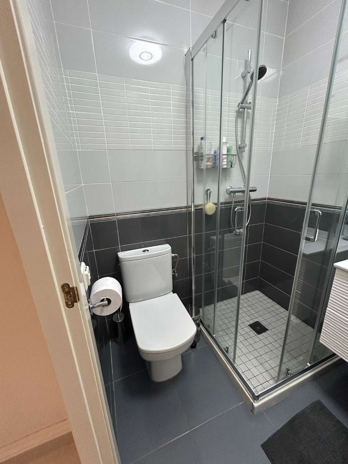 Bungalow de 2 dormitorios y 2 baños en una comunidad cerrada en Orihuela costa