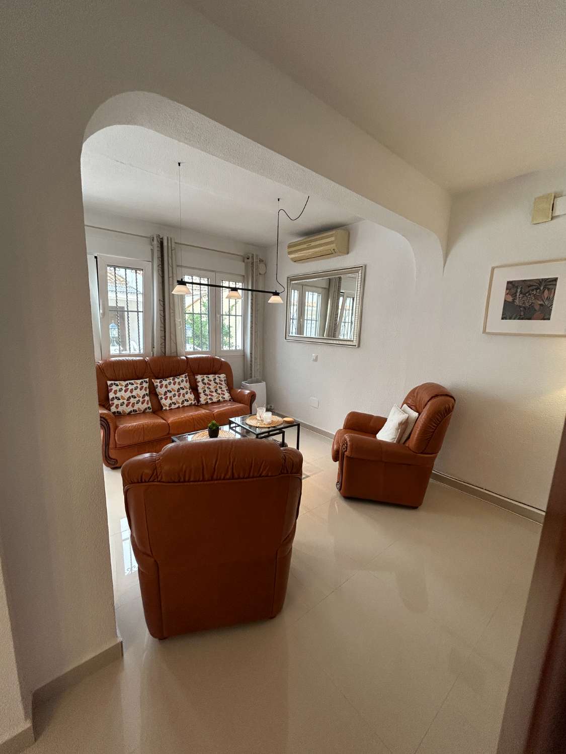 Bungalow de 2 dormitorios y 2 baños en una comunidad cerrada en Orihuela costa