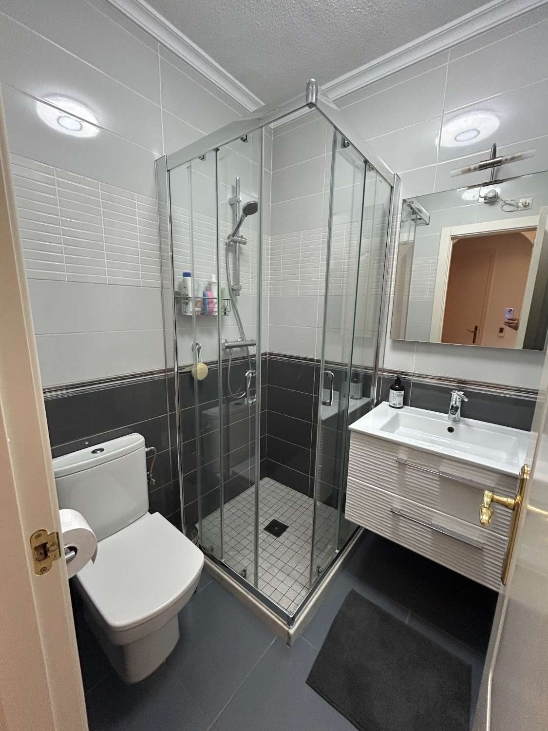 Bungalow de 2 dormitorios y 2 baños en una comunidad cerrada en Orihuela costa