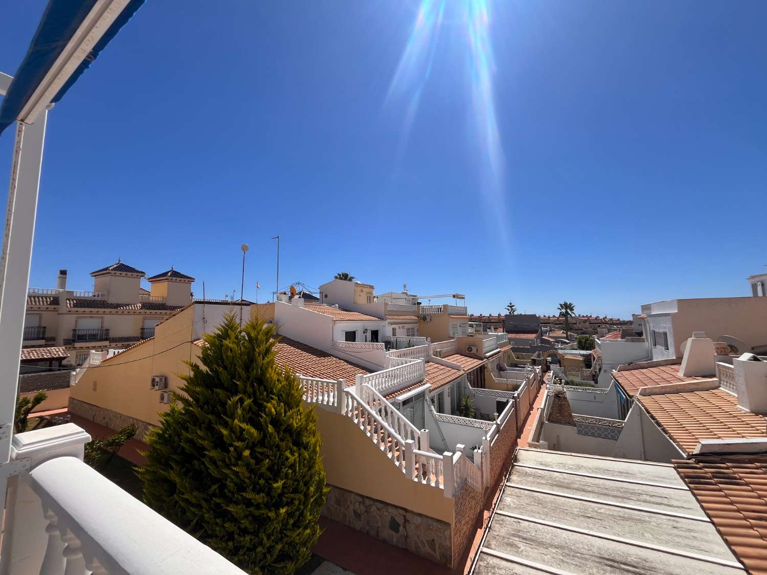 Bungalow de 2 dormitorios y 2 baños en una comunidad cerrada en Orihuela costa