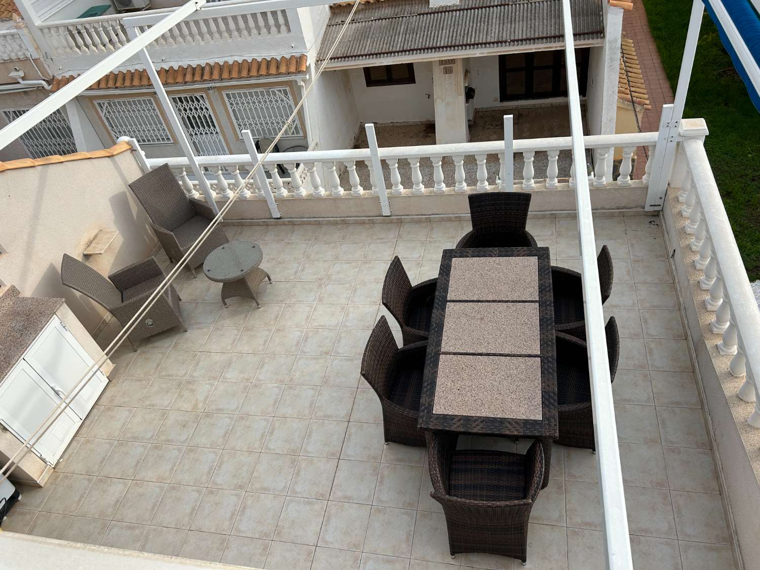 Bungalow de 2 dormitorios y 2 baños en una comunidad cerrada en Orihuela costa