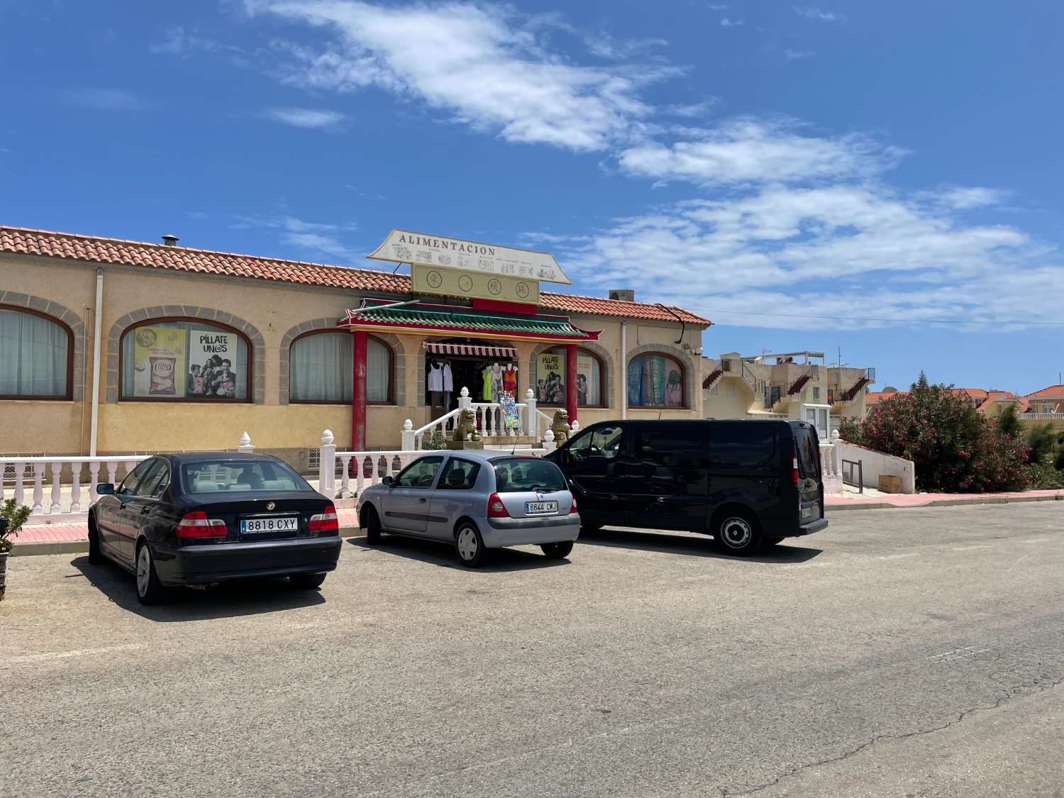Bungalow de 2 dormitorios y 2 baños en una comunidad cerrada en Orihuela costa