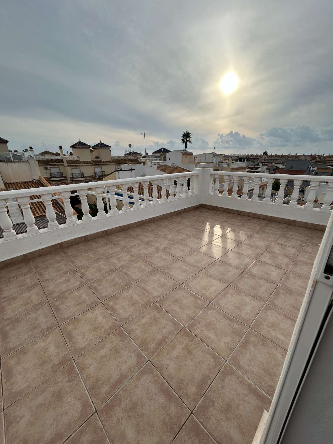 Bungalow de 2 dormitorios y 2 baños en una comunidad cerrada en Orihuela costa