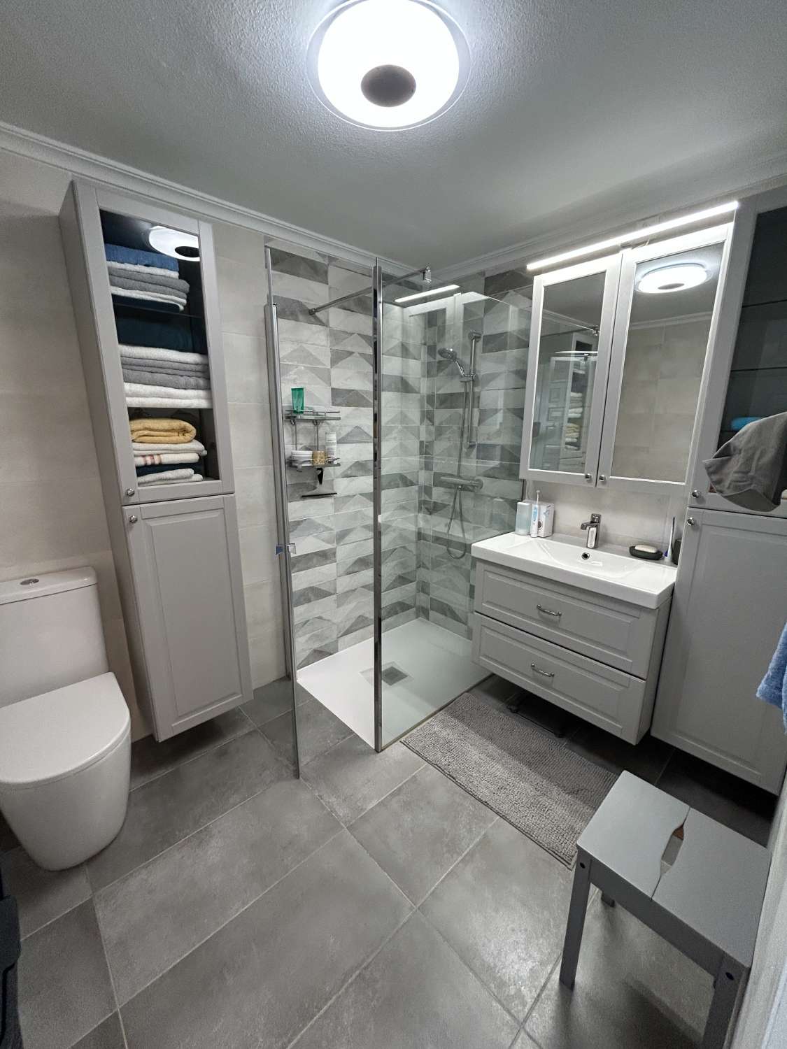 Bungalow de 2 dormitorios y 2 baños en una comunidad cerrada en Orihuela costa