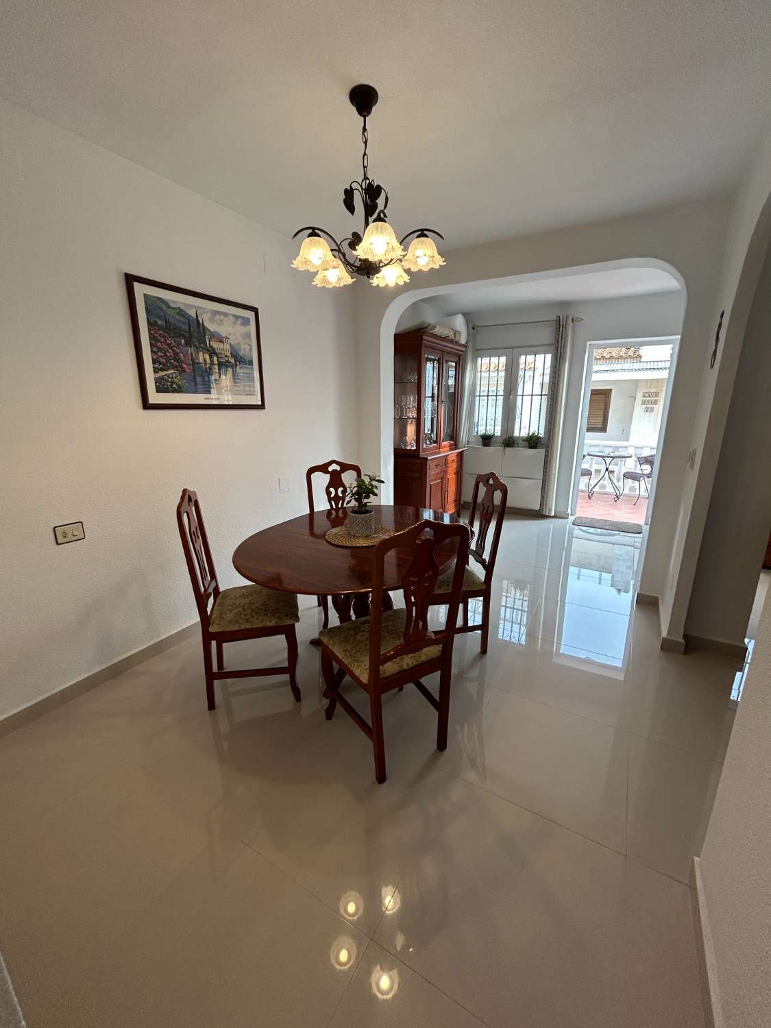 Bungalow de 2 dormitorios y 2 baños en una comunidad cerrada en Orihuela costa