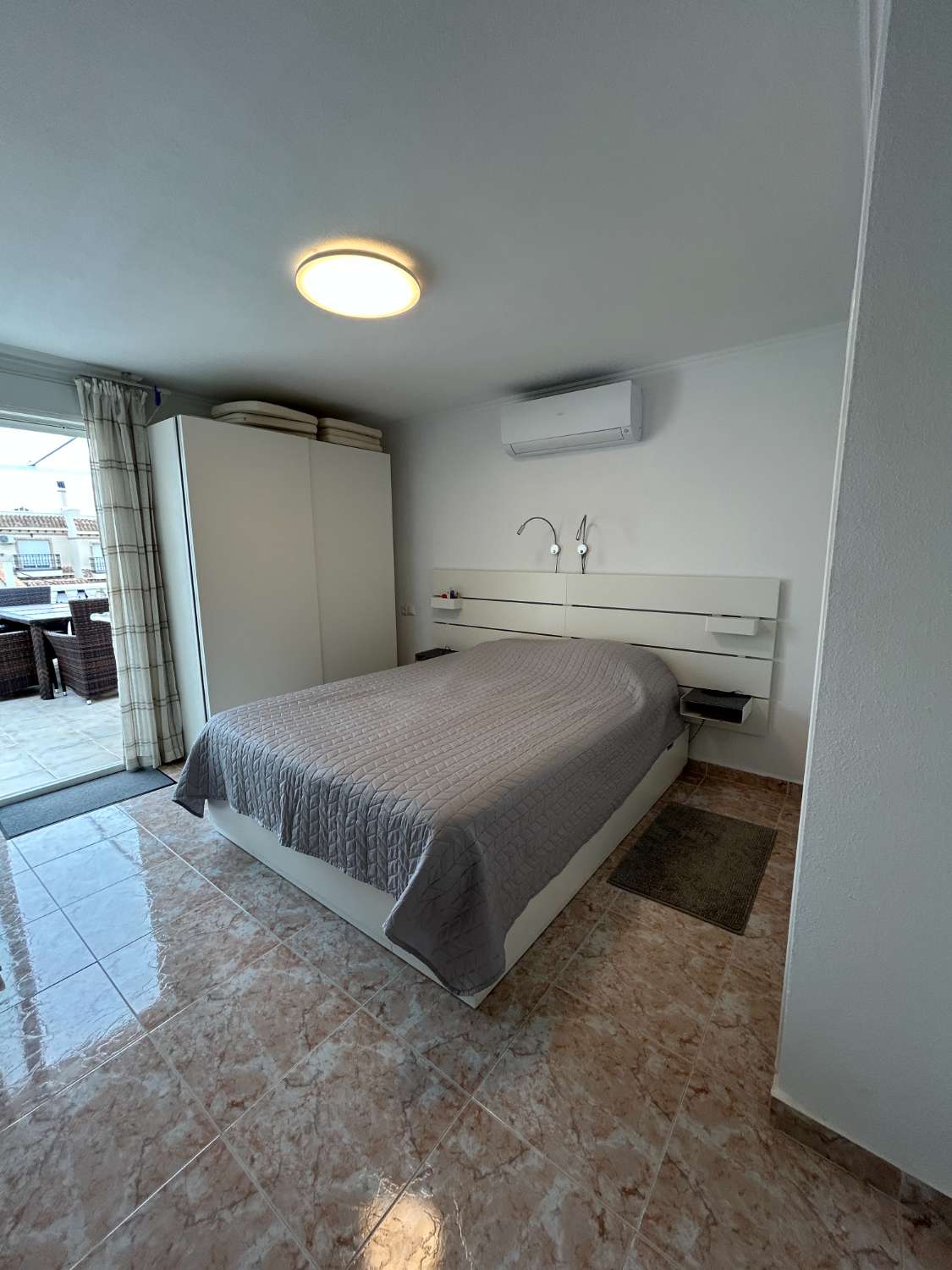 Bungalow de 2 dormitorios y 2 baños en una comunidad cerrada en Orihuela costa