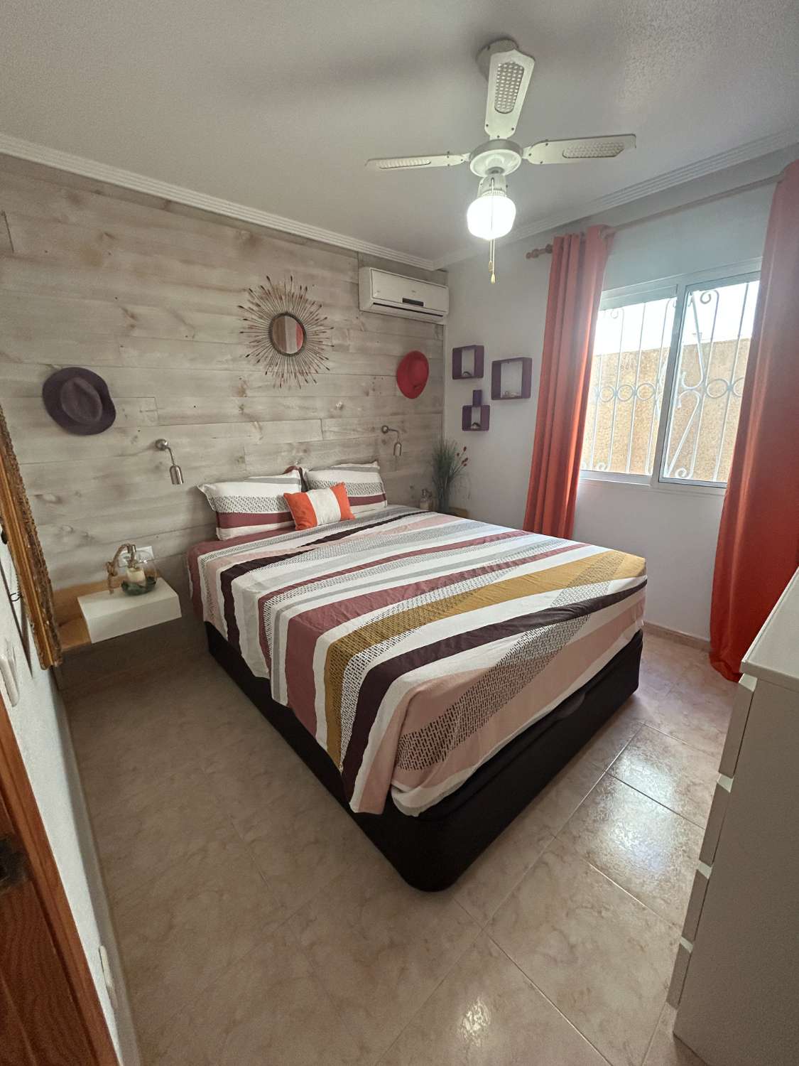 Casa independiente de 2 dormitorios, 2 baños, 1 piscina comunitaria