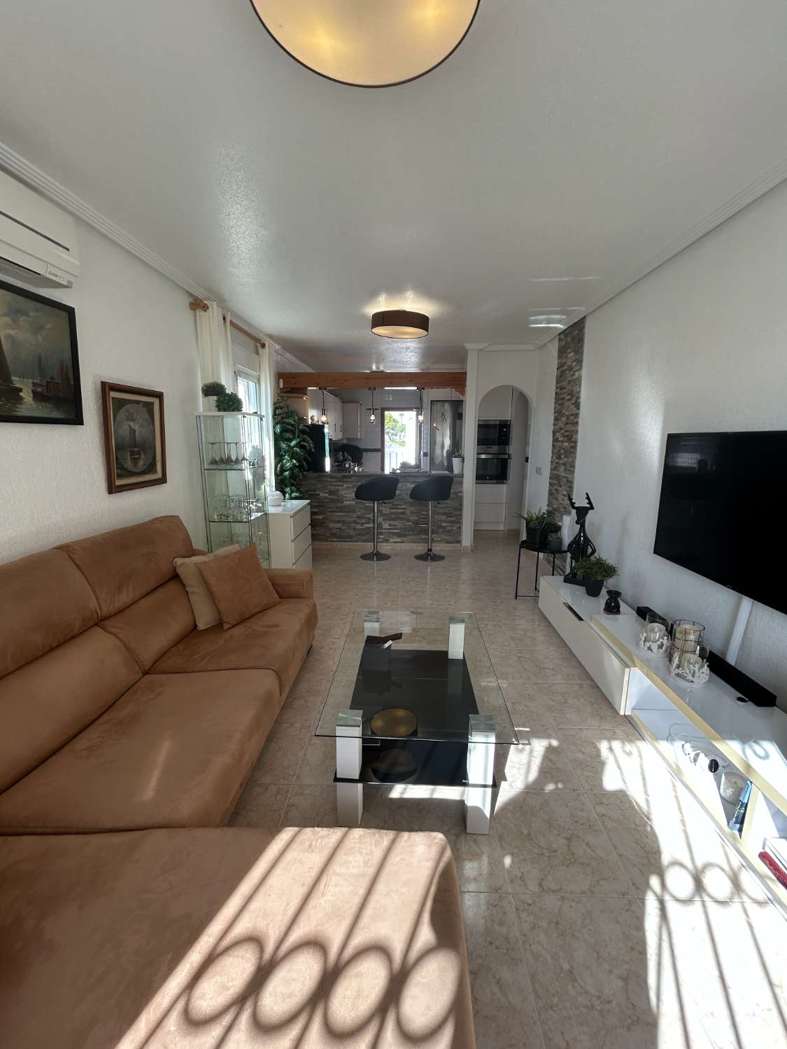 Casa independiente de 2 dormitorios, 2 baños, 1 piscina comunitaria