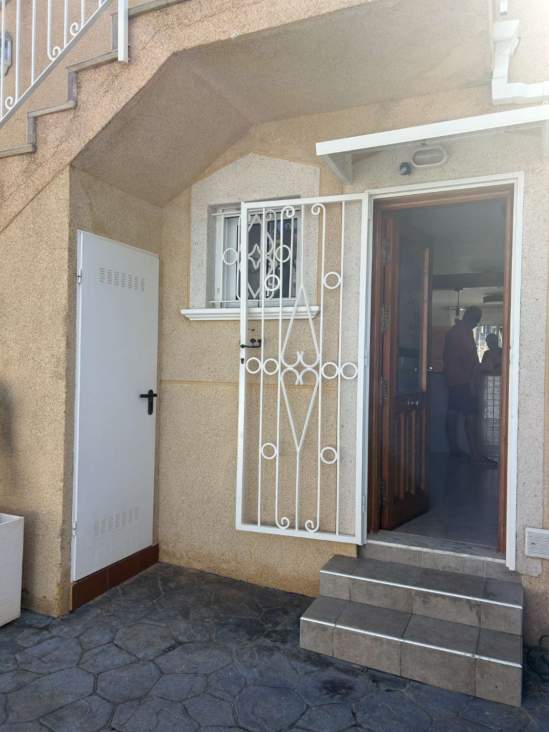 Casa independiente de 2 dormitorios, 2 baños, 1 piscina comunitaria