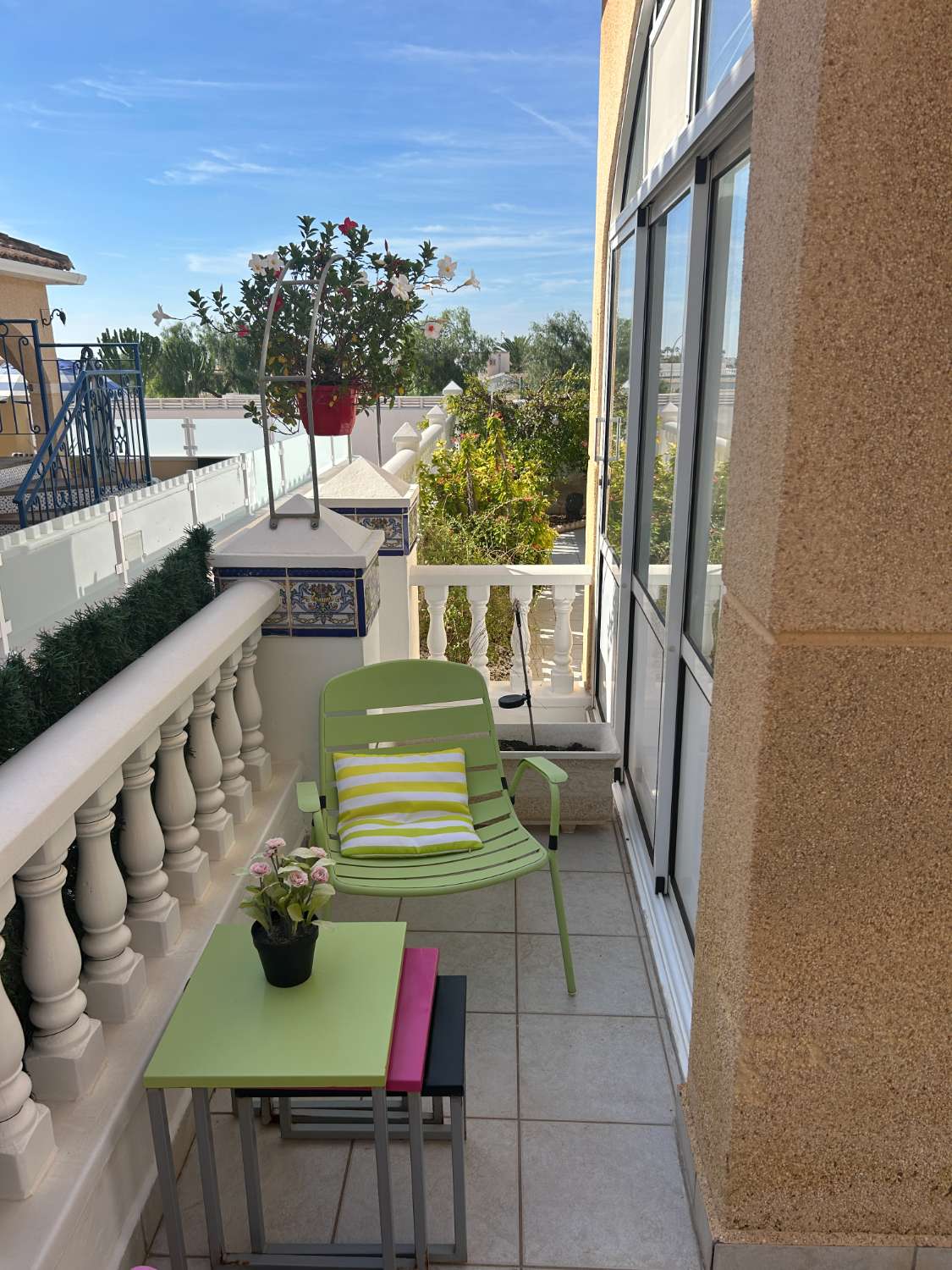 Casa independiente de 2 dormitorios, 2 baños, 1 piscina comunitaria