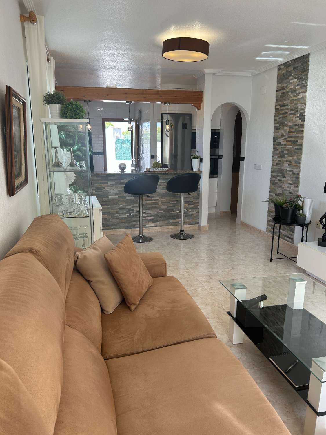 Casa independiente de 2 dormitorios, 2 baños, 1 piscina comunitaria