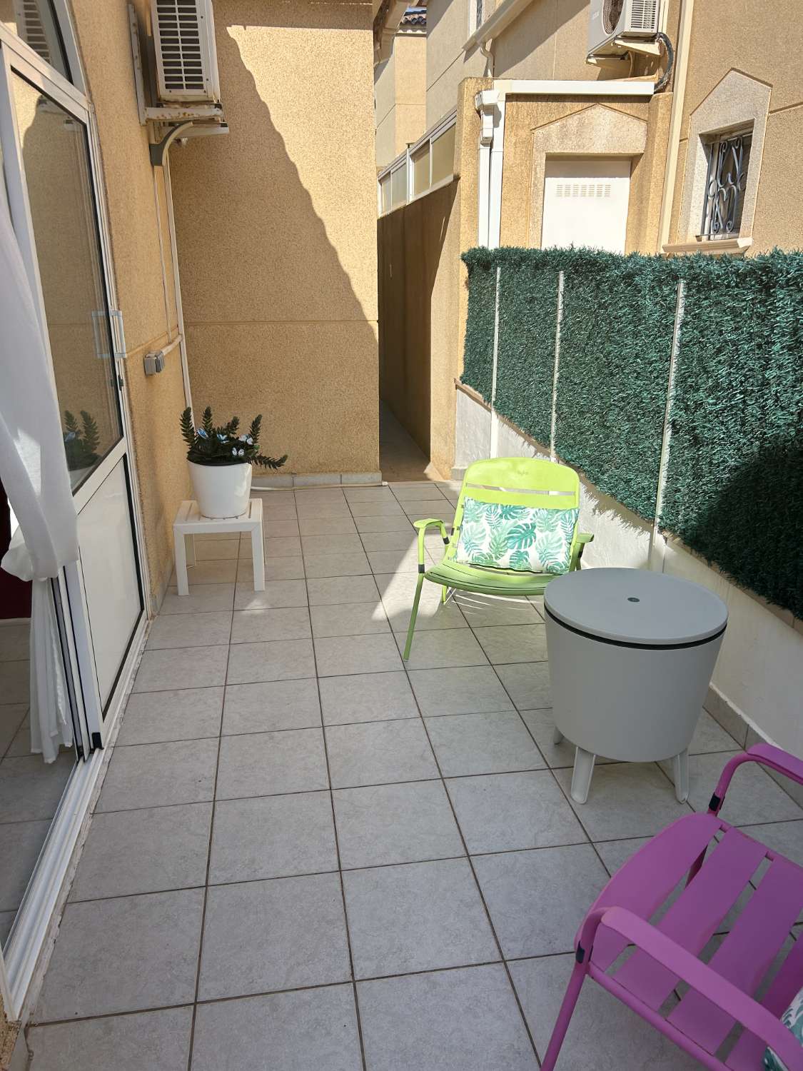 Casa independiente de 2 dormitorios, 2 baños, 1 piscina comunitaria