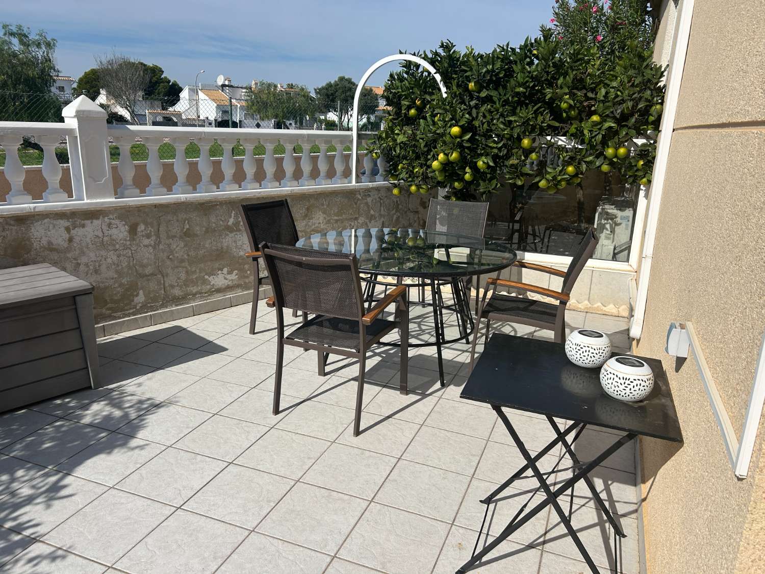 Casa independiente de 2 dormitorios, 2 baños, 1 piscina comunitaria