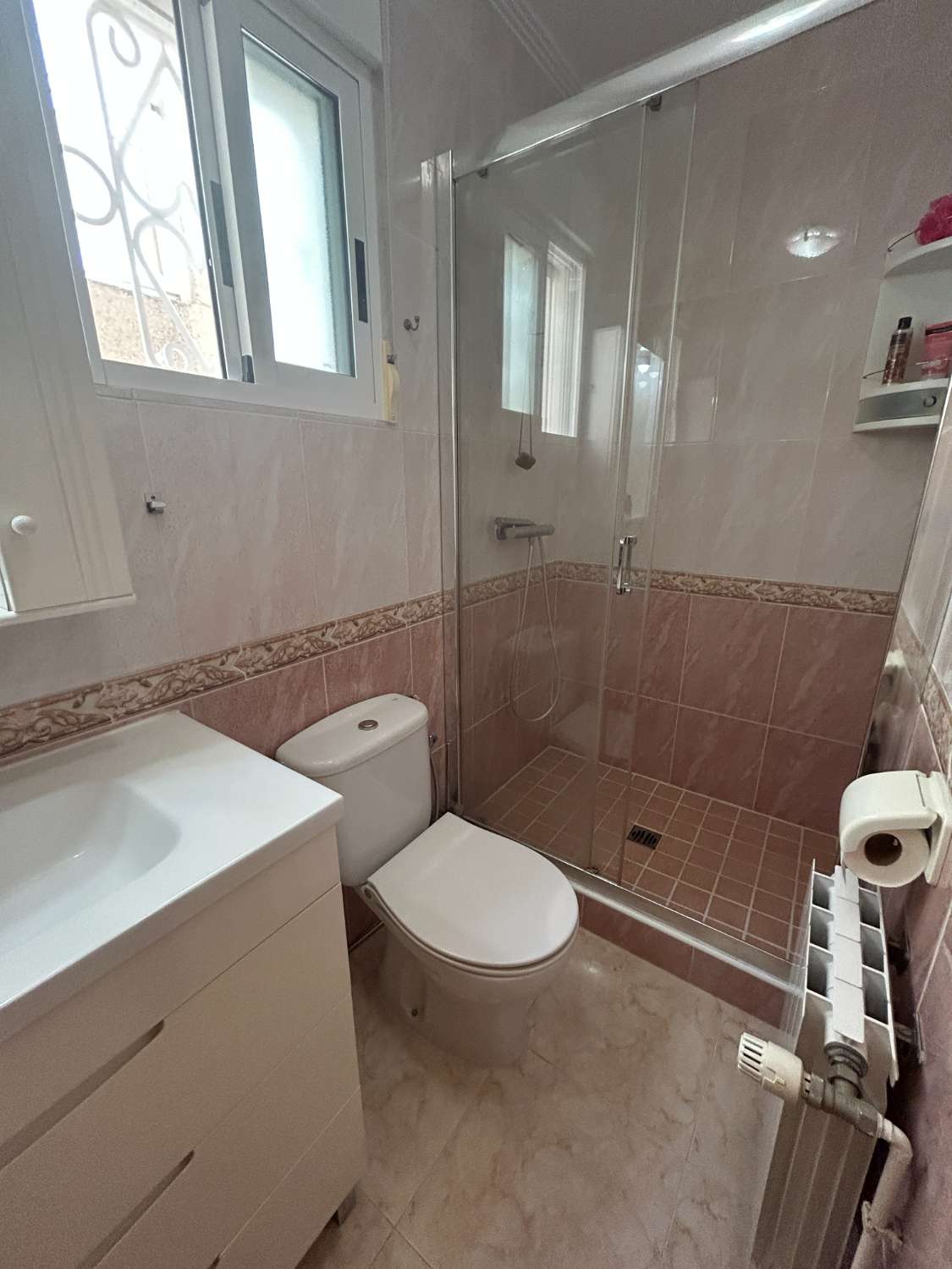 Casa independiente de 2 dormitorios, 2 baños, 1 piscina comunitaria