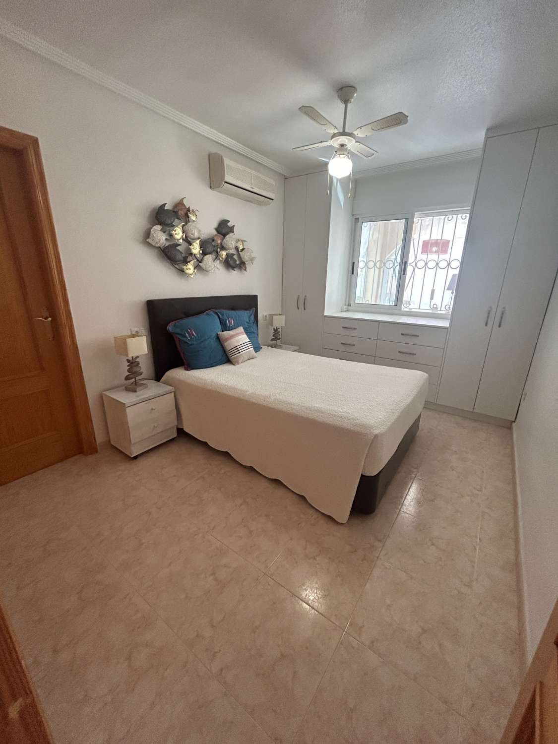 Casa independiente de 2 dormitorios, 2 baños, 1 piscina comunitaria