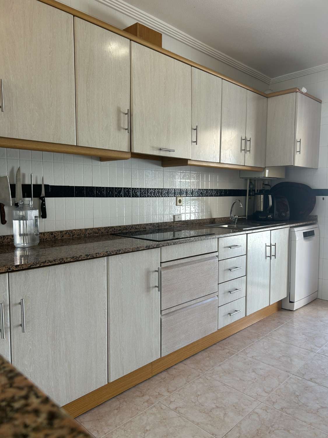 Casa independiente de 2 dormitorios, 2 baños, 1 piscina comunitaria