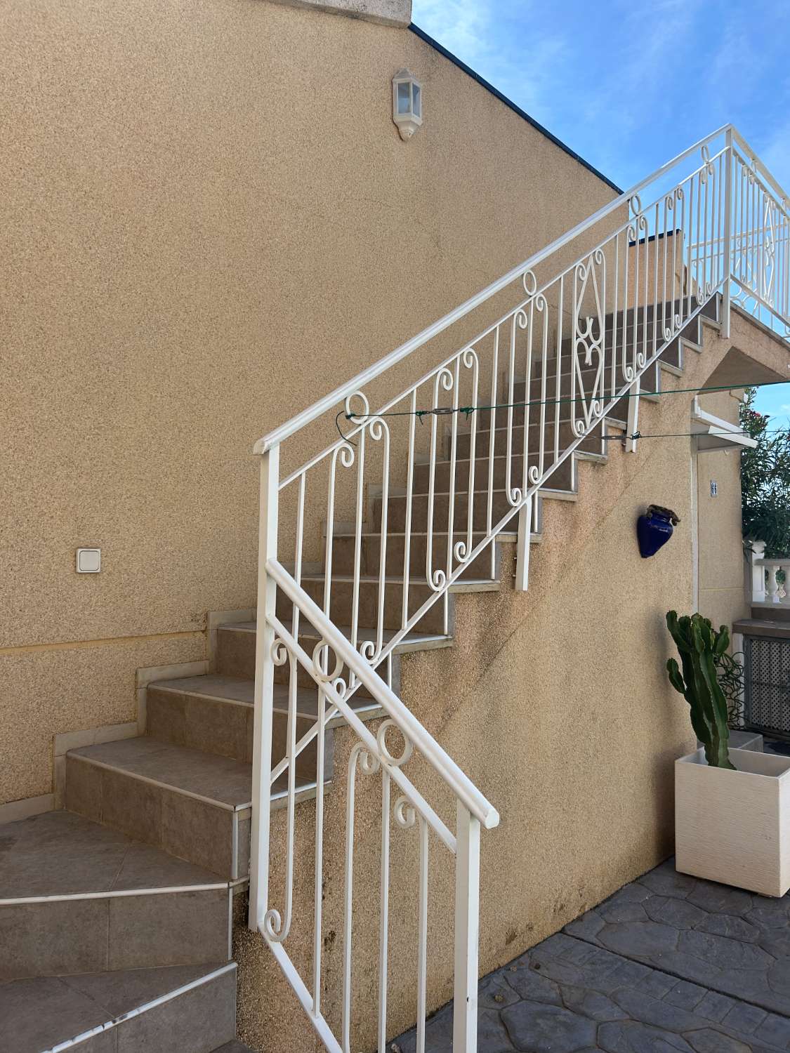 Casa independiente de 2 dormitorios, 2 baños, 1 piscina comunitaria