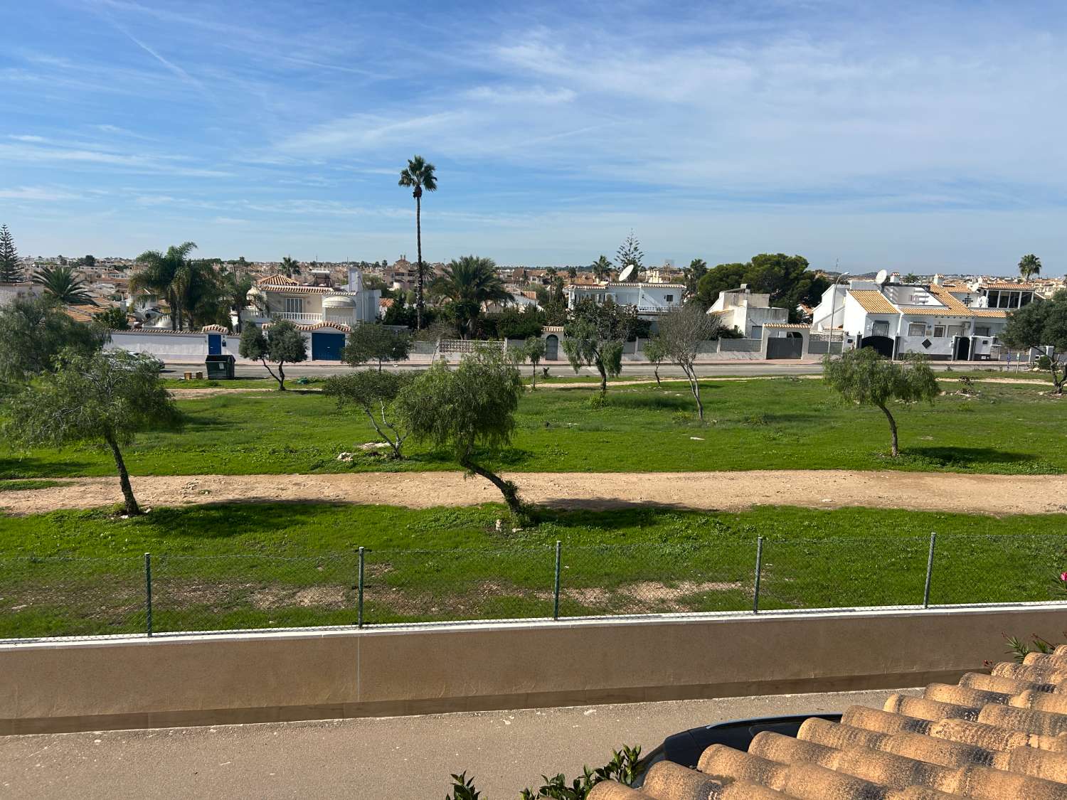 Casa independiente de 2 dormitorios, 2 baños, 1 piscina comunitaria