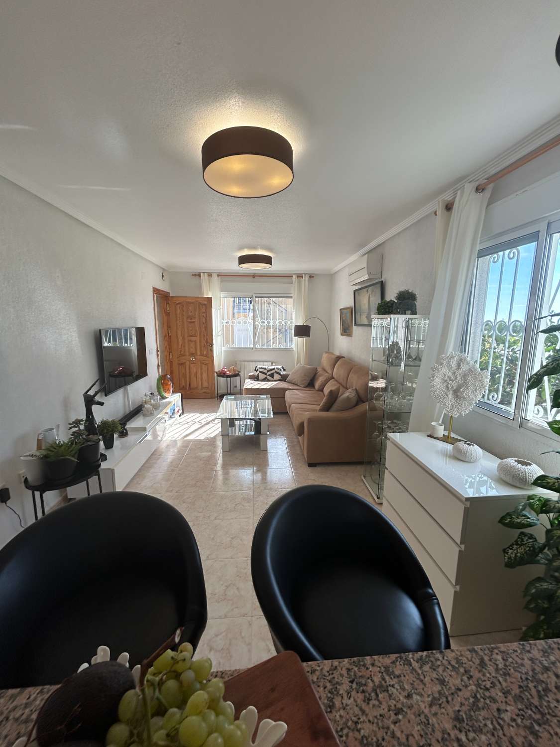 Casa independiente de 2 dormitorios, 2 baños, 1 piscina comunitaria