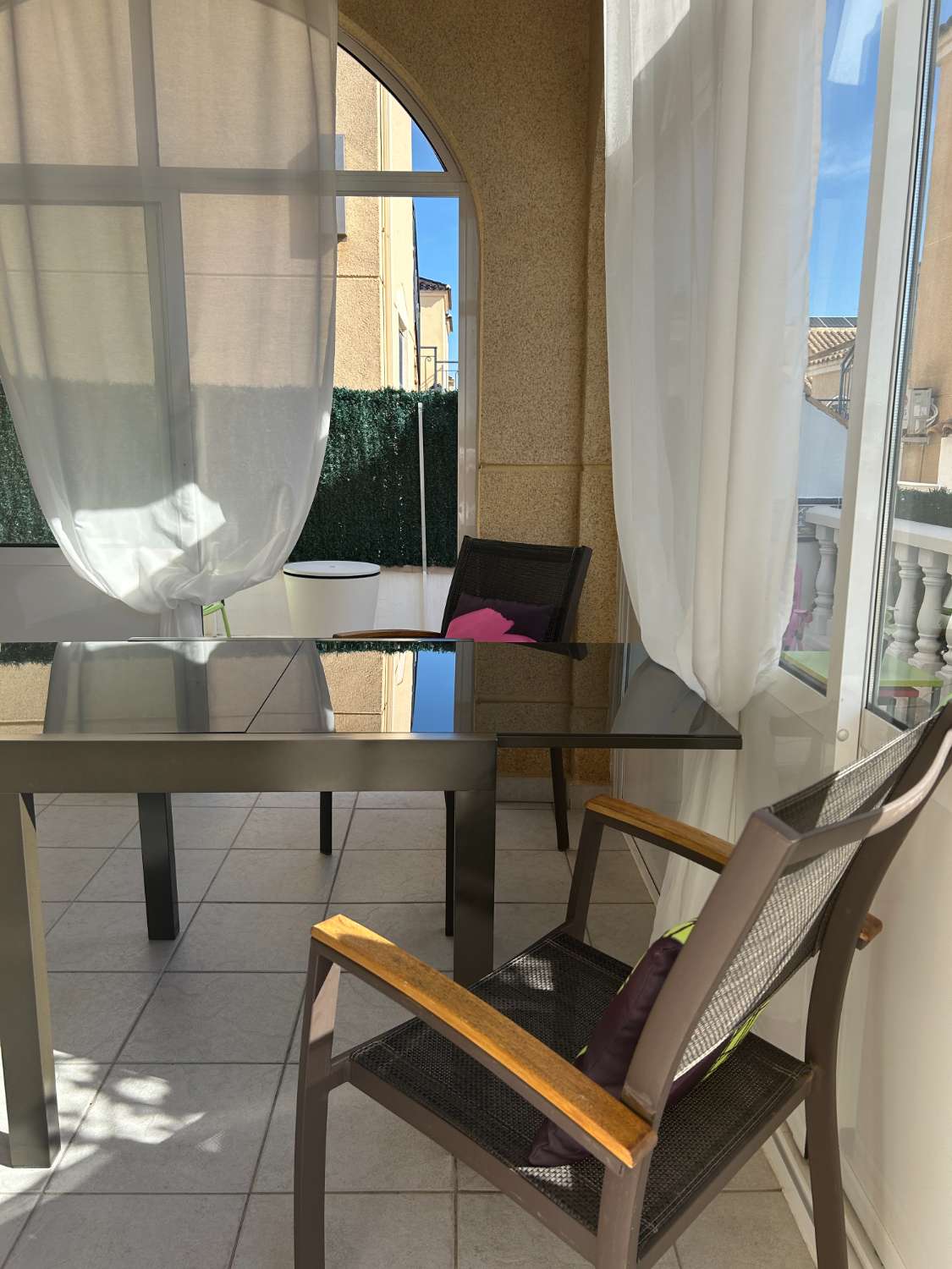 Casa independiente de 2 dormitorios, 2 baños, 1 piscina comunitaria