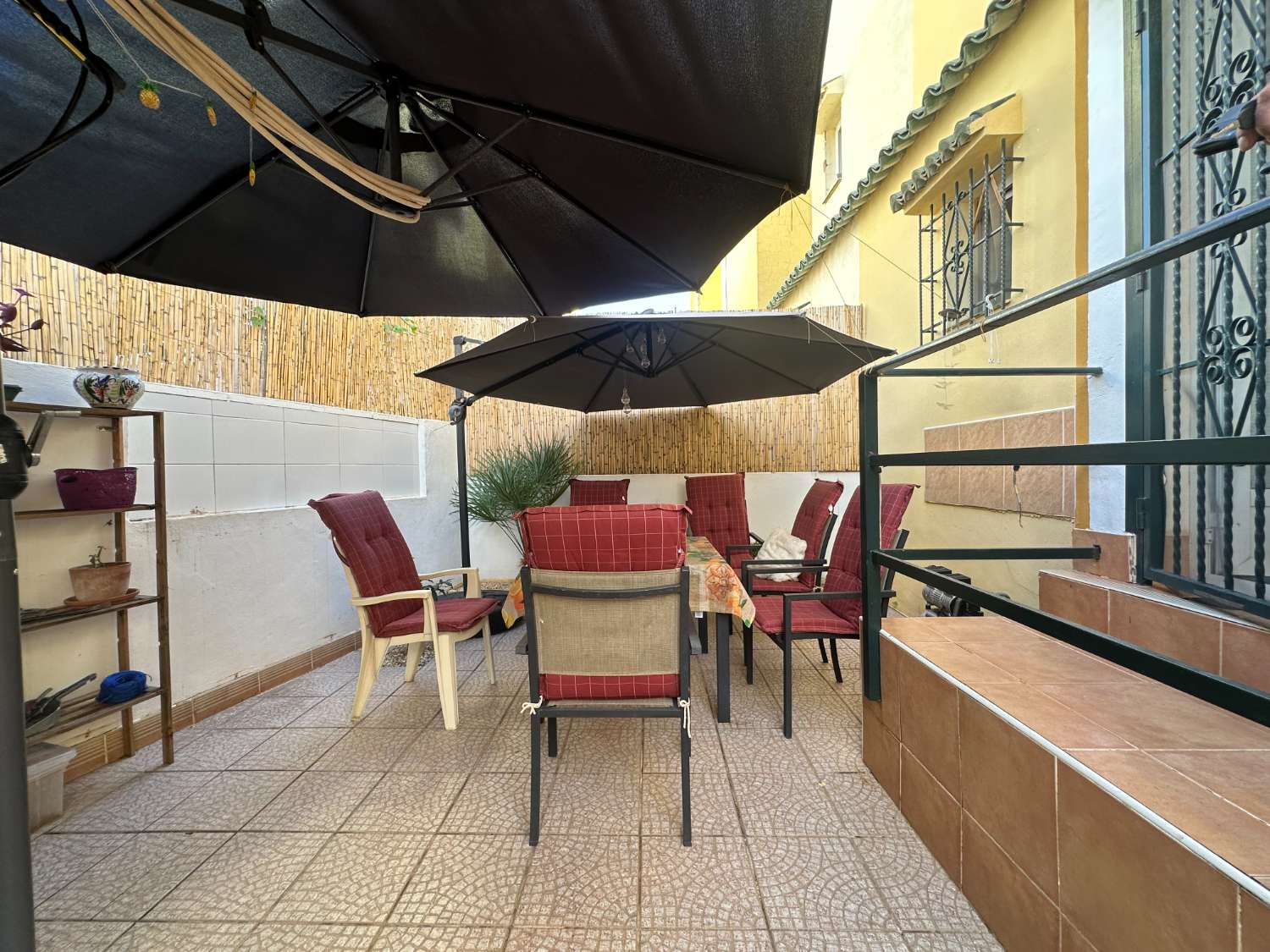 Casa de 3 dormitorios y 2 baños en comunidad cerrada con piscina comunitaria