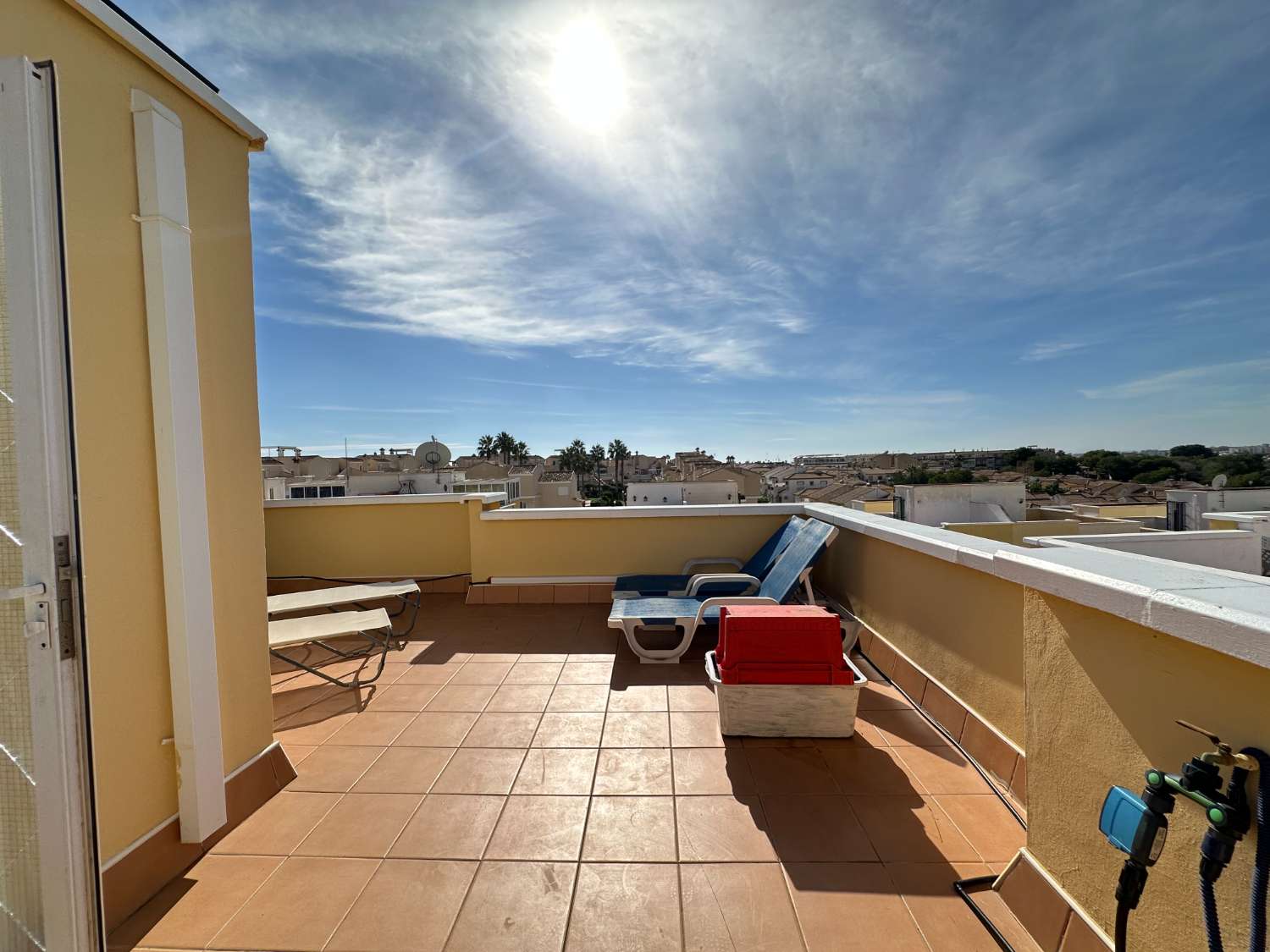 Casa de 3 dormitorios y 2 baños en comunidad cerrada con piscina comunitaria