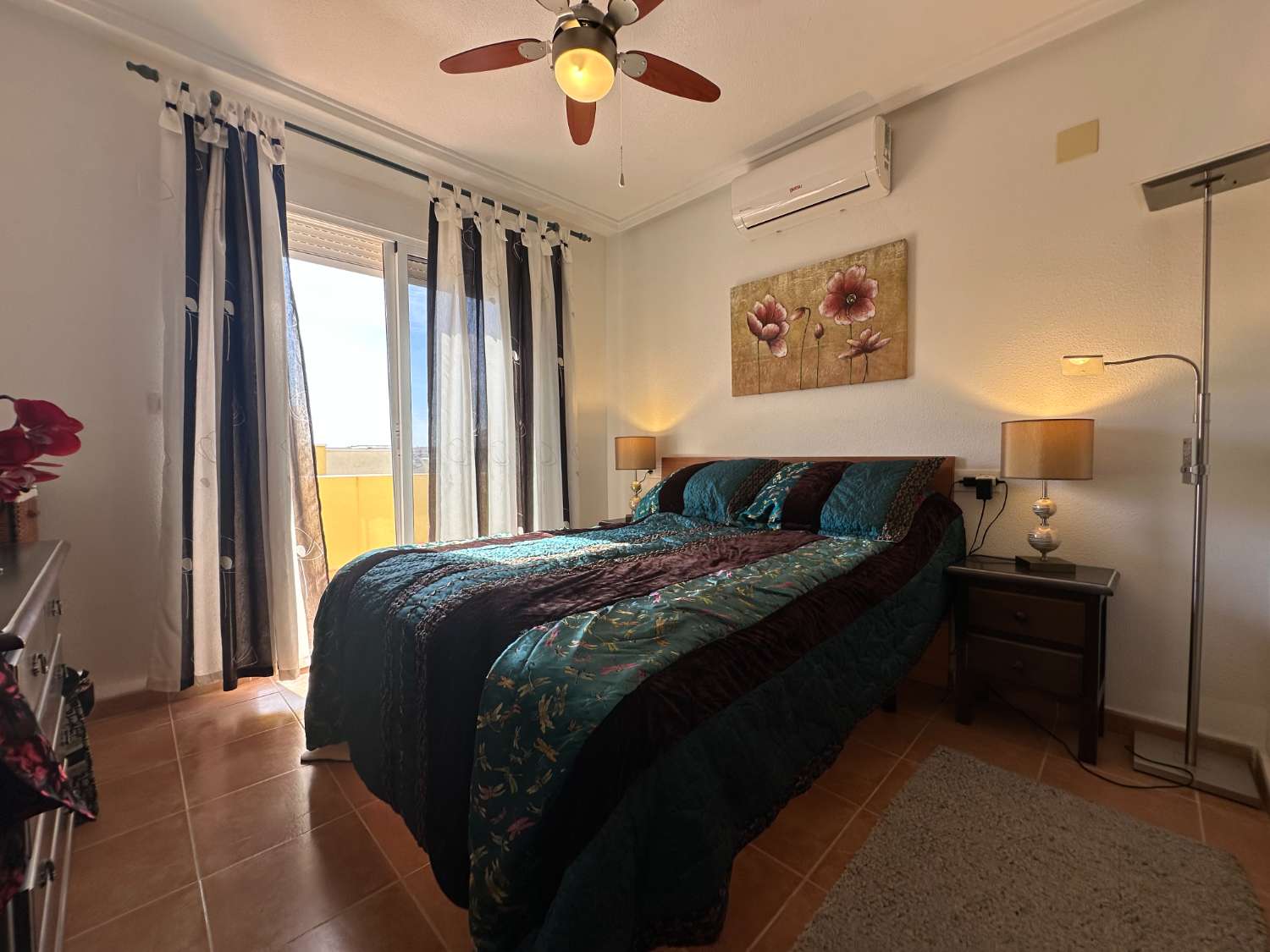 Casa de 3 dormitorios y 2 baños en comunidad cerrada con piscina comunitaria