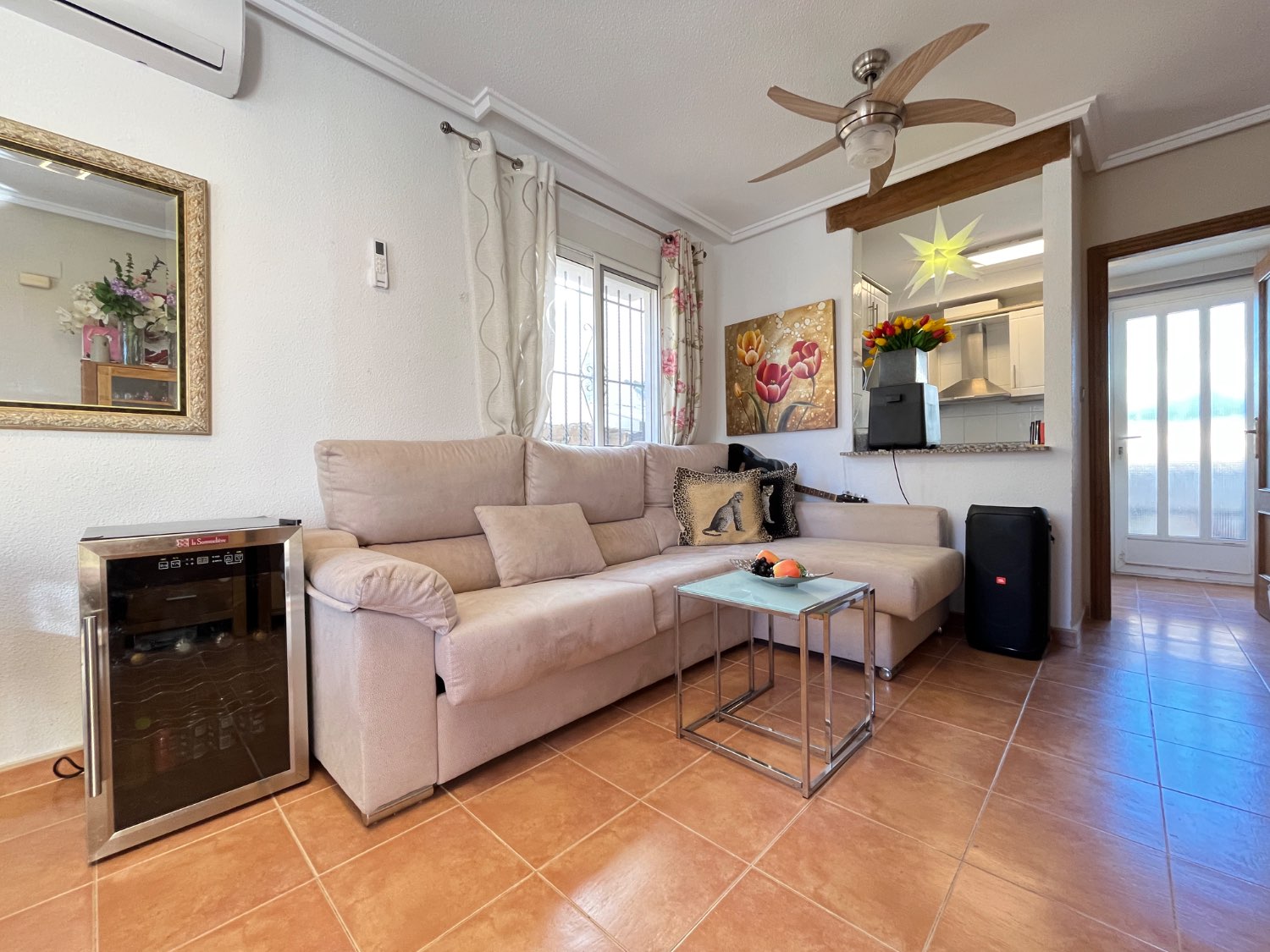 Casa de 3 dormitorios y 2 baños en comunidad cerrada con piscina comunitaria