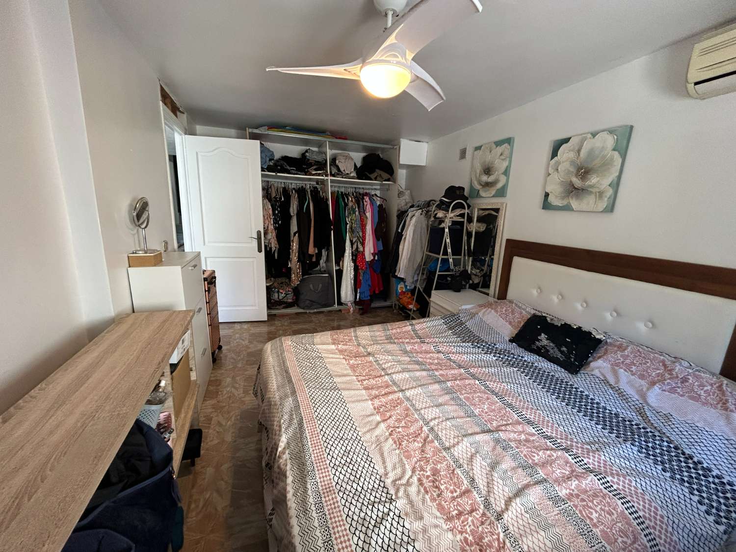 Villa de 4 dormitorios con apartamento independiente y piscina privada, cerca de Zenia Boulevard