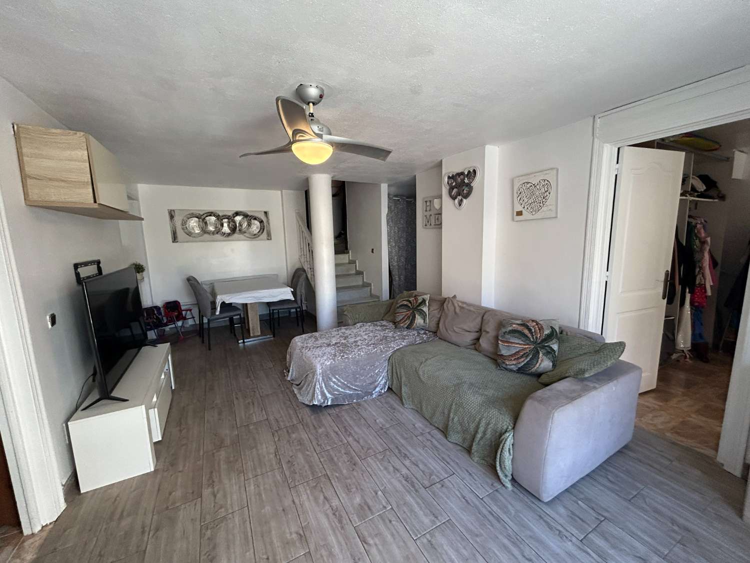 Villa de 4 dormitorios con apartamento independiente y piscina privada, cerca de Zenia Boulevard