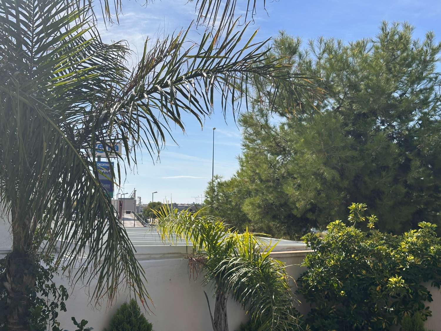 Villa de 4 dormitorios con apartamento independiente y piscina privada, cerca de Zenia Boulevard