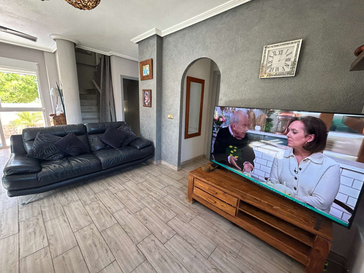 Villa de 4 dormitorios con apartamento independiente y piscina privada, cerca de Zenia Boulevard